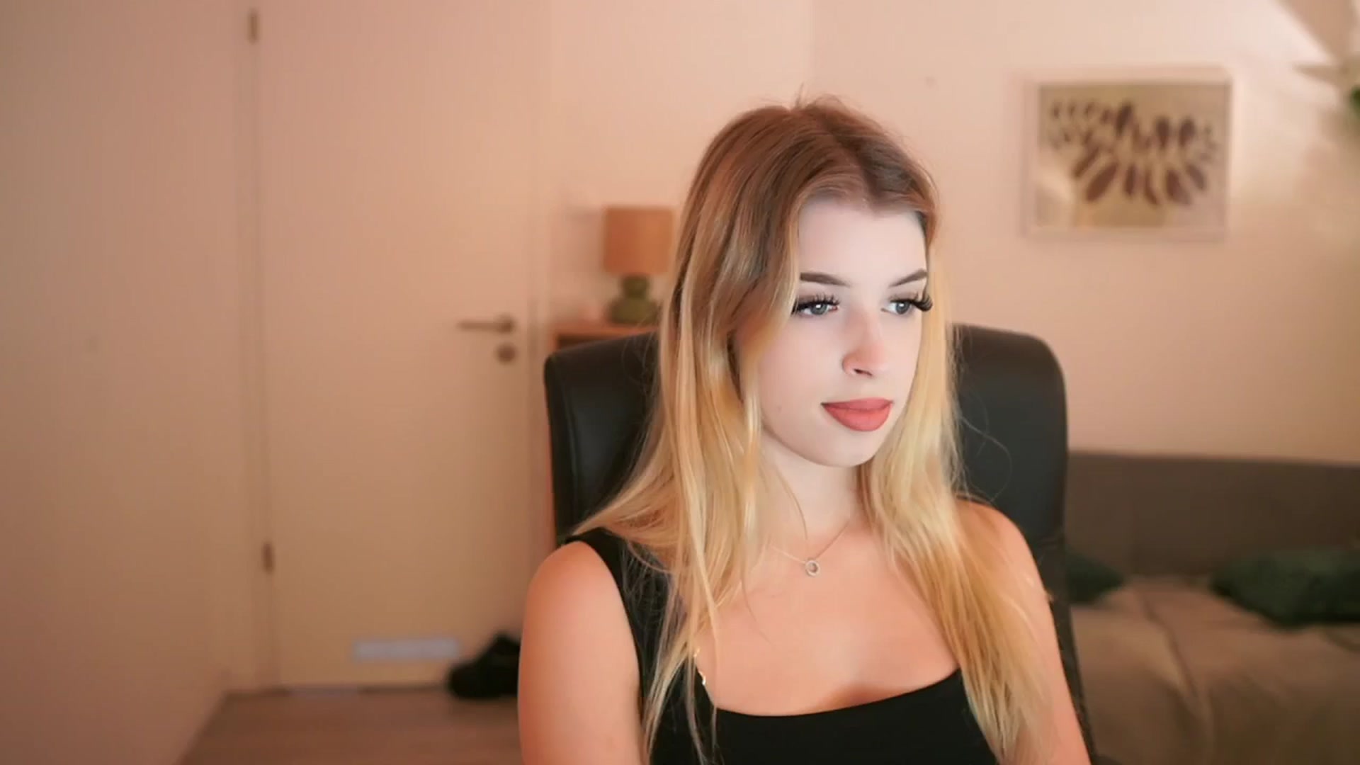 Gallery image thumbnail from Peachyliana's myfreecams stream on, 09/09/2025, 10:55 image 18 of 20