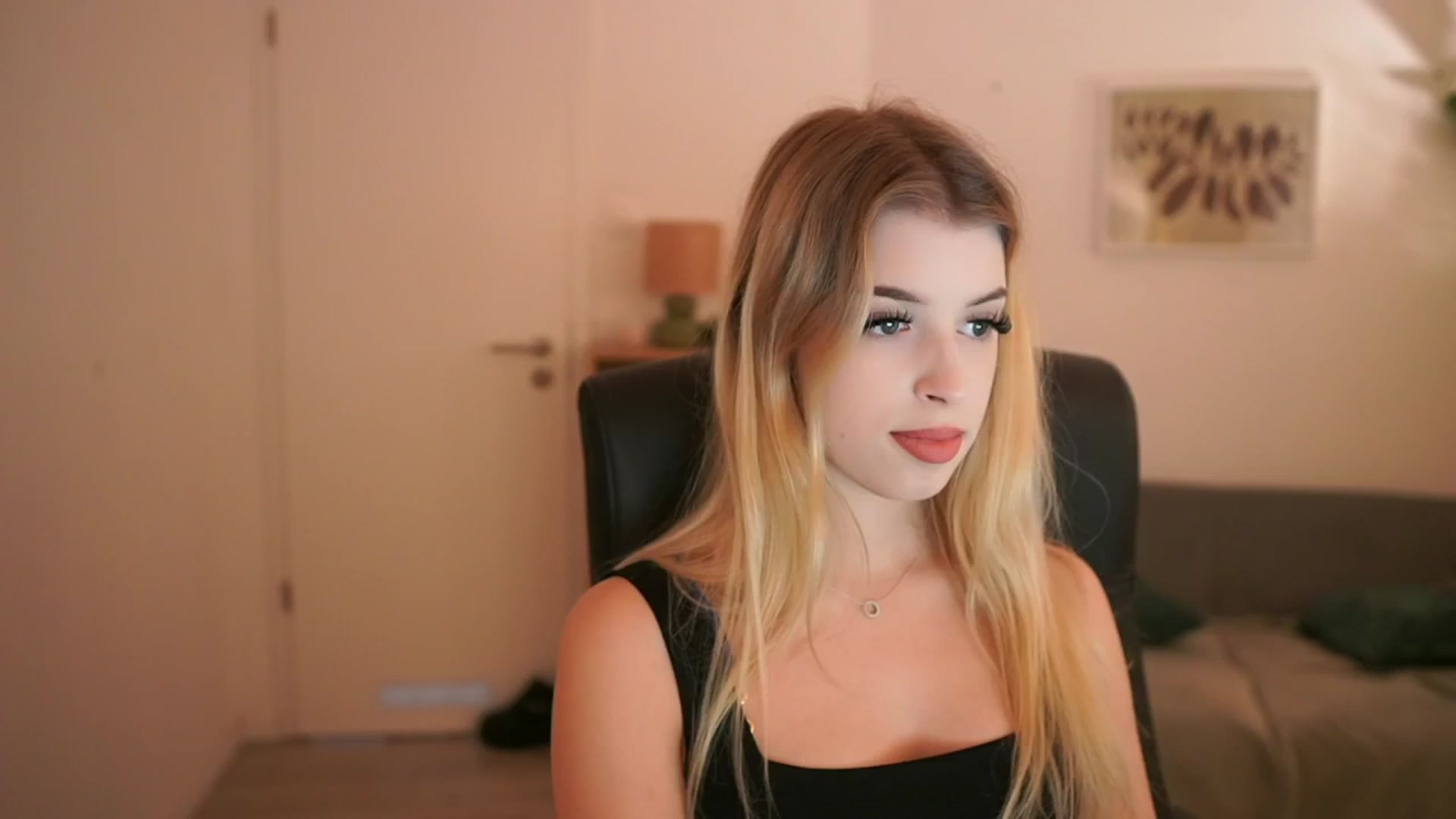 Gallery image thumbnail from Peachyliana's myfreecams stream on, 09/09/2025, 10:55 image 16 of 20