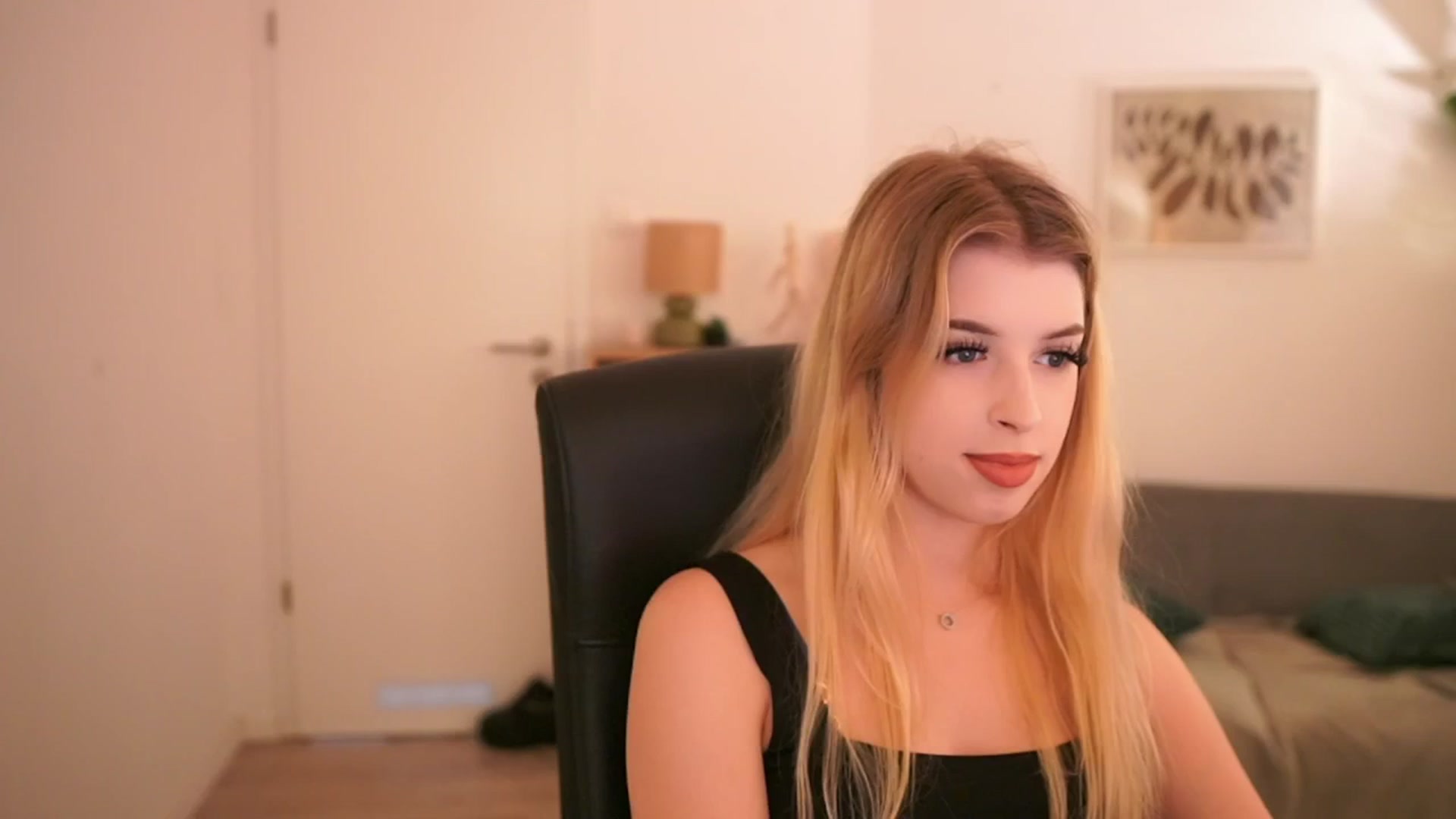 Gallery image thumbnail from Peachyliana's myfreecams stream on, 09/09/2025, 12:37 image 8 of 20
