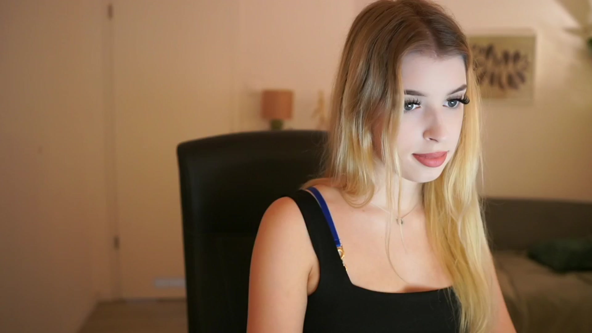 Gallery image thumbnail from Peachyliana's myfreecams stream on, 09/09/2025, 12:37 image 1 of 20