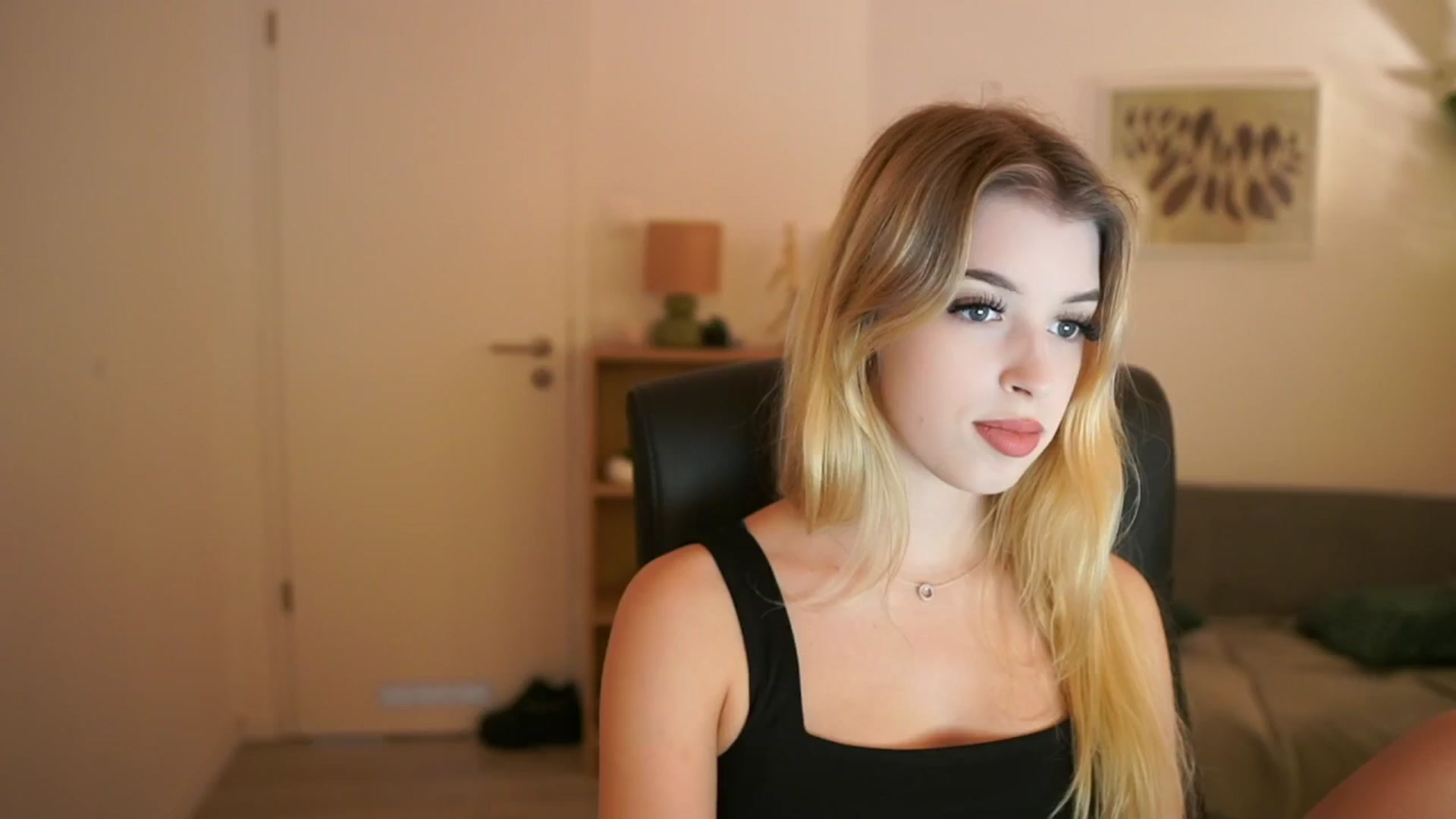 Gallery image thumbnail from Peachyliana's myfreecams stream on, 09/09/2025, 12:37 image 19 of 20