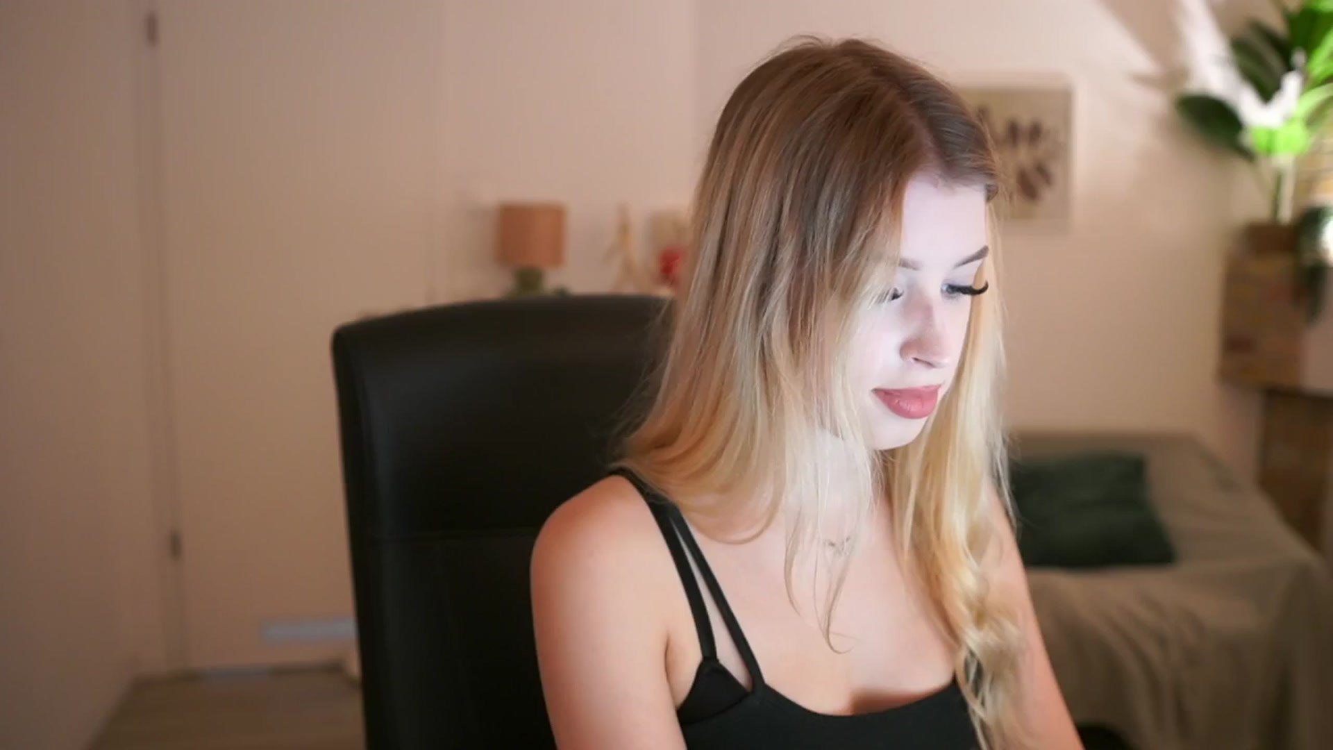 Gallery image thumbnail from Peachyliana's myfreecams stream on, 09/12/2025, 15:29 image 6 of 20