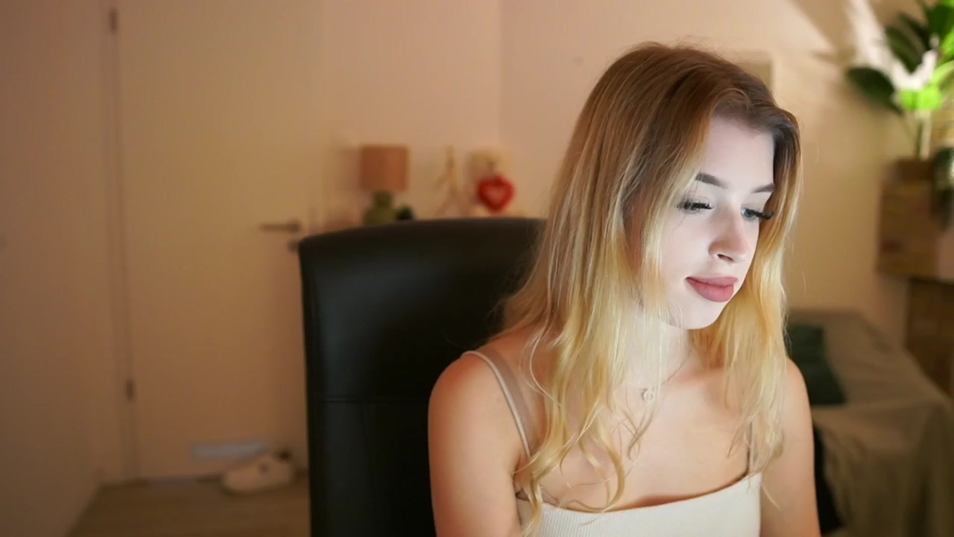 Gallery image thumbnail from Peachyliana's myfreecams stream on, 09/13/2025, 10:08 image 19 of 20