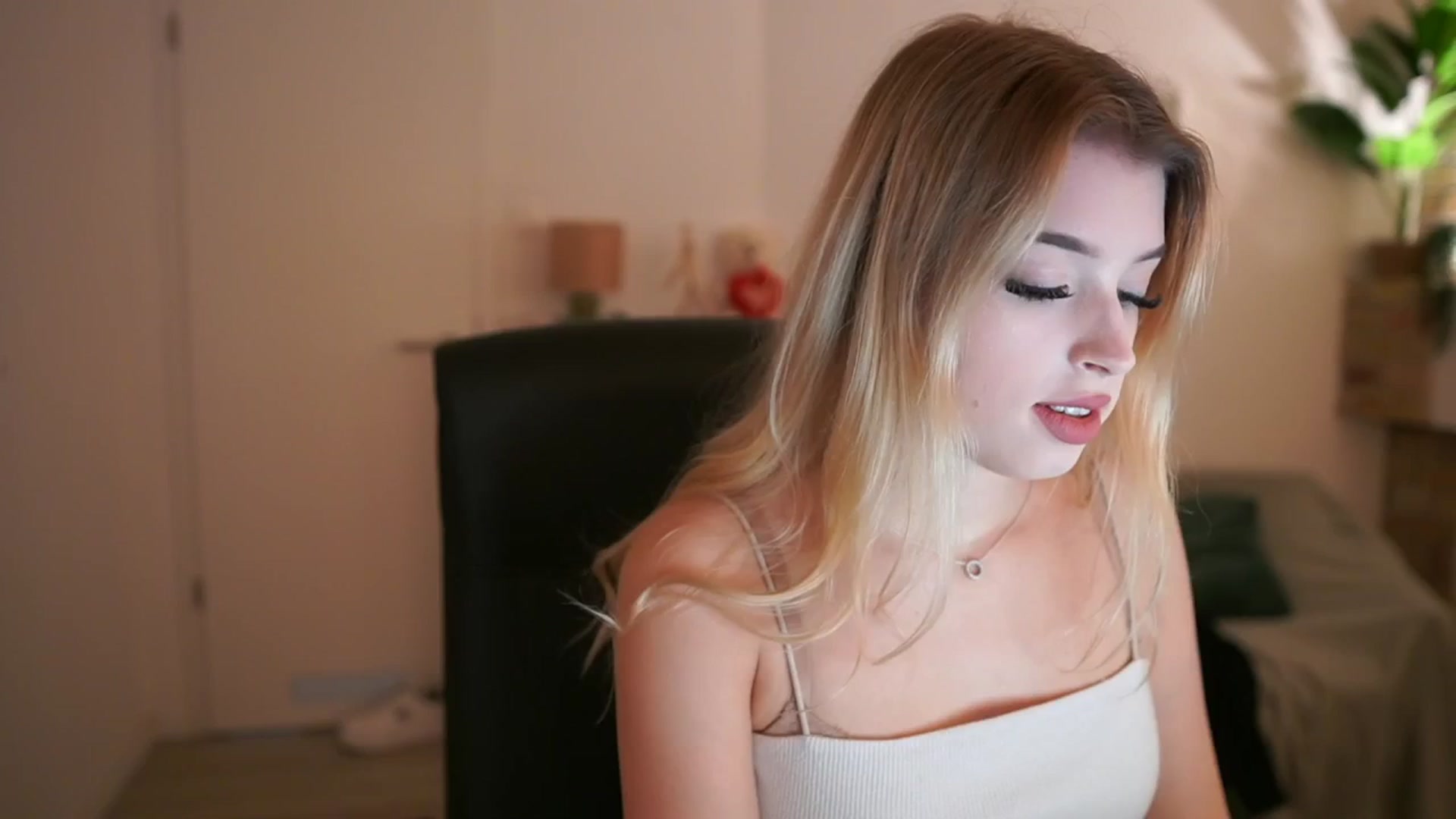 Gallery image thumbnail from Peachyliana's myfreecams stream on, 09/13/2025, 10:08 image 13 of 20