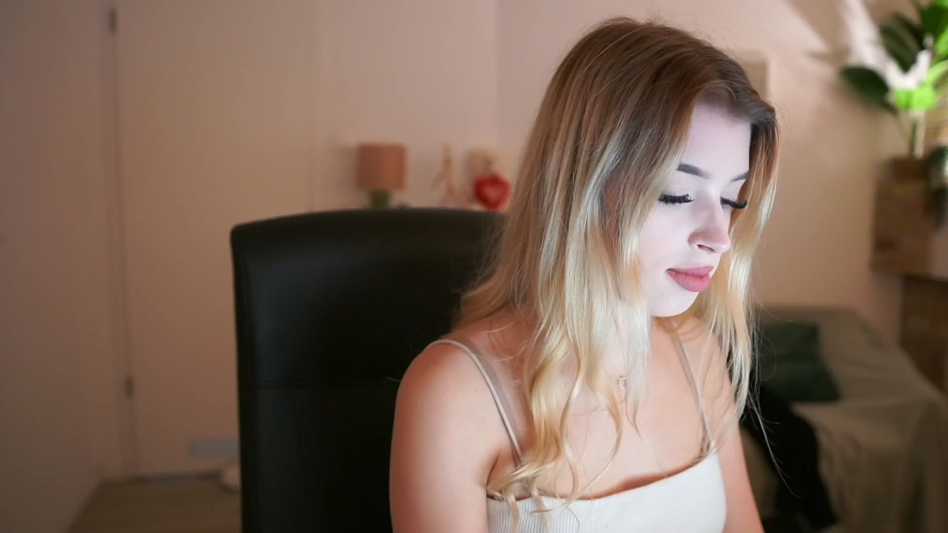 Gallery image thumbnail from Peachyliana's myfreecams stream on, 09/13/2025, 10:08 image 7 of 20
