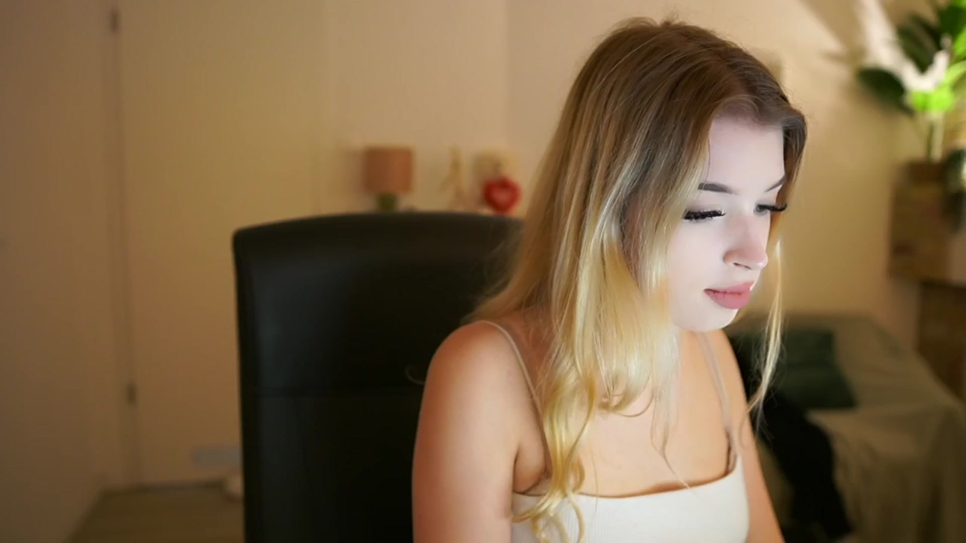 Gallery image thumbnail from Peachyliana's myfreecams stream on, 09/13/2025, 10:08 image 5 of 20