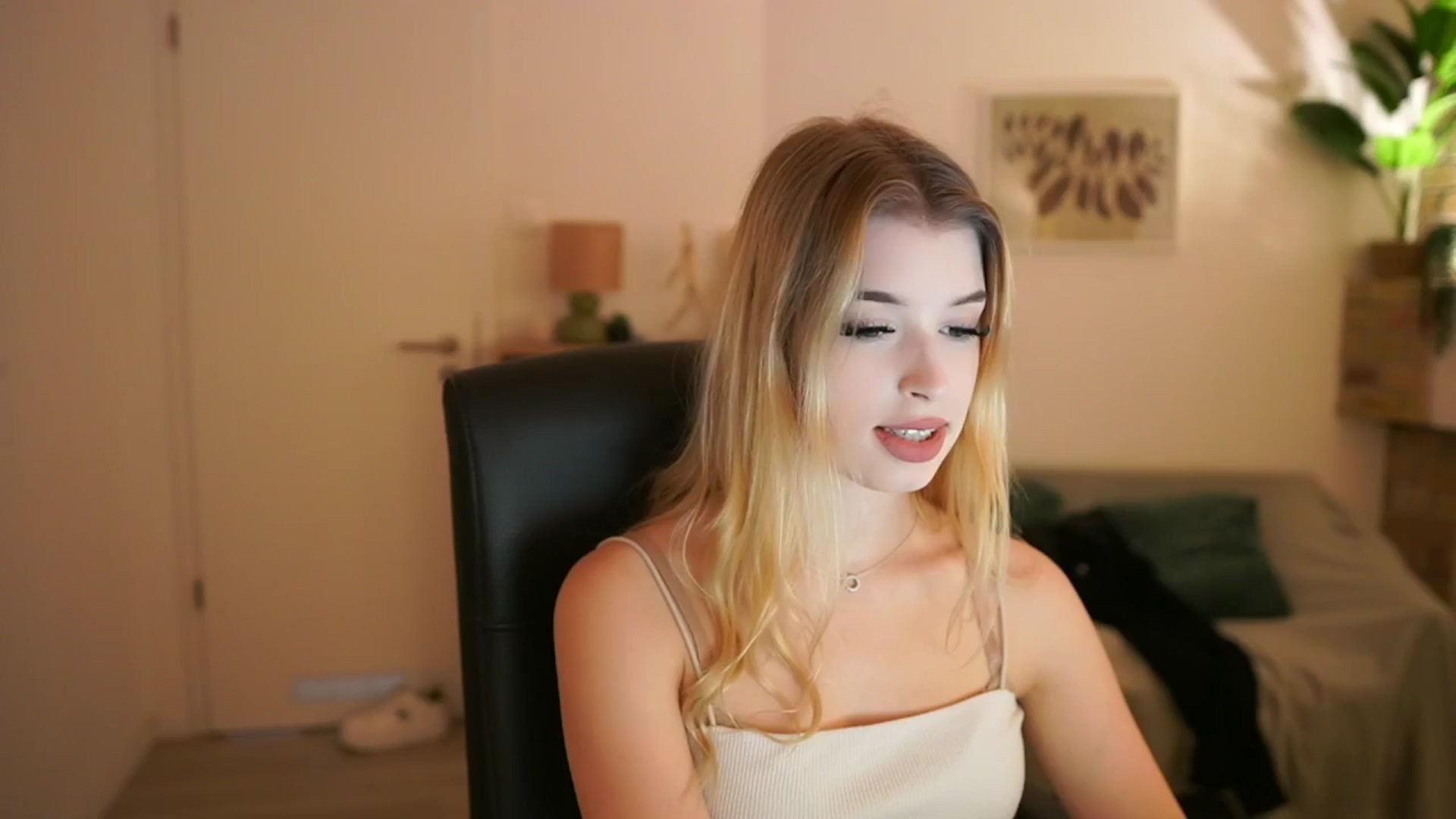 Gallery image thumbnail from Peachyliana's myfreecams stream on, 09/13/2025, 10:08 image 18 of 20