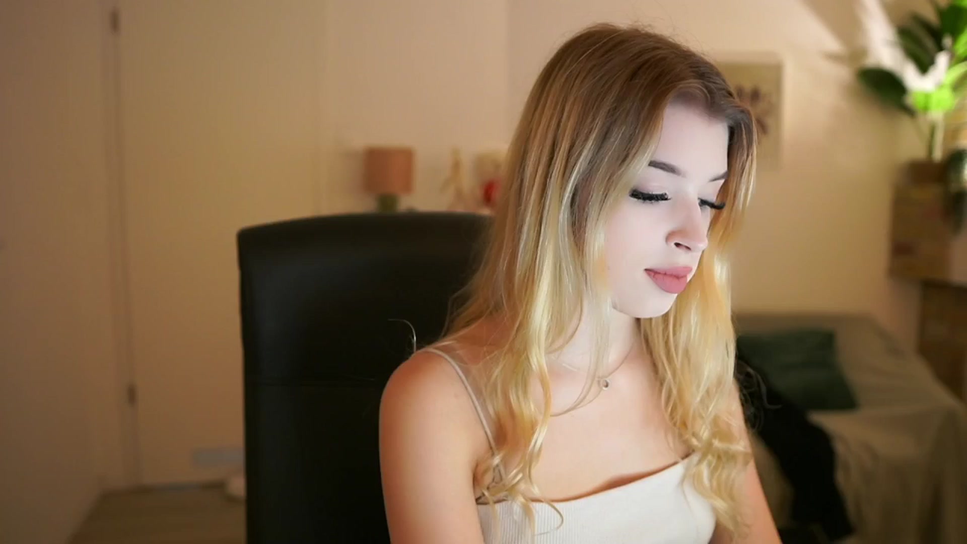 Gallery image thumbnail from Peachyliana's myfreecams stream on, 09/13/2025, 10:08 image 4 of 20