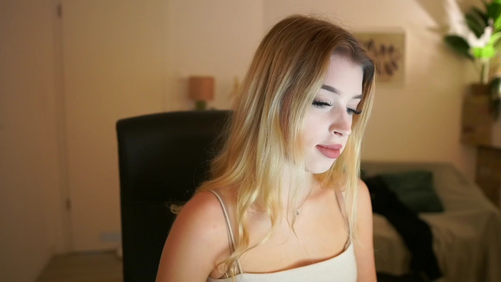 Gallery image thumbnail from Peachyliana's myfreecams stream on, 09/13/2025, 10:08 image 8 of 20