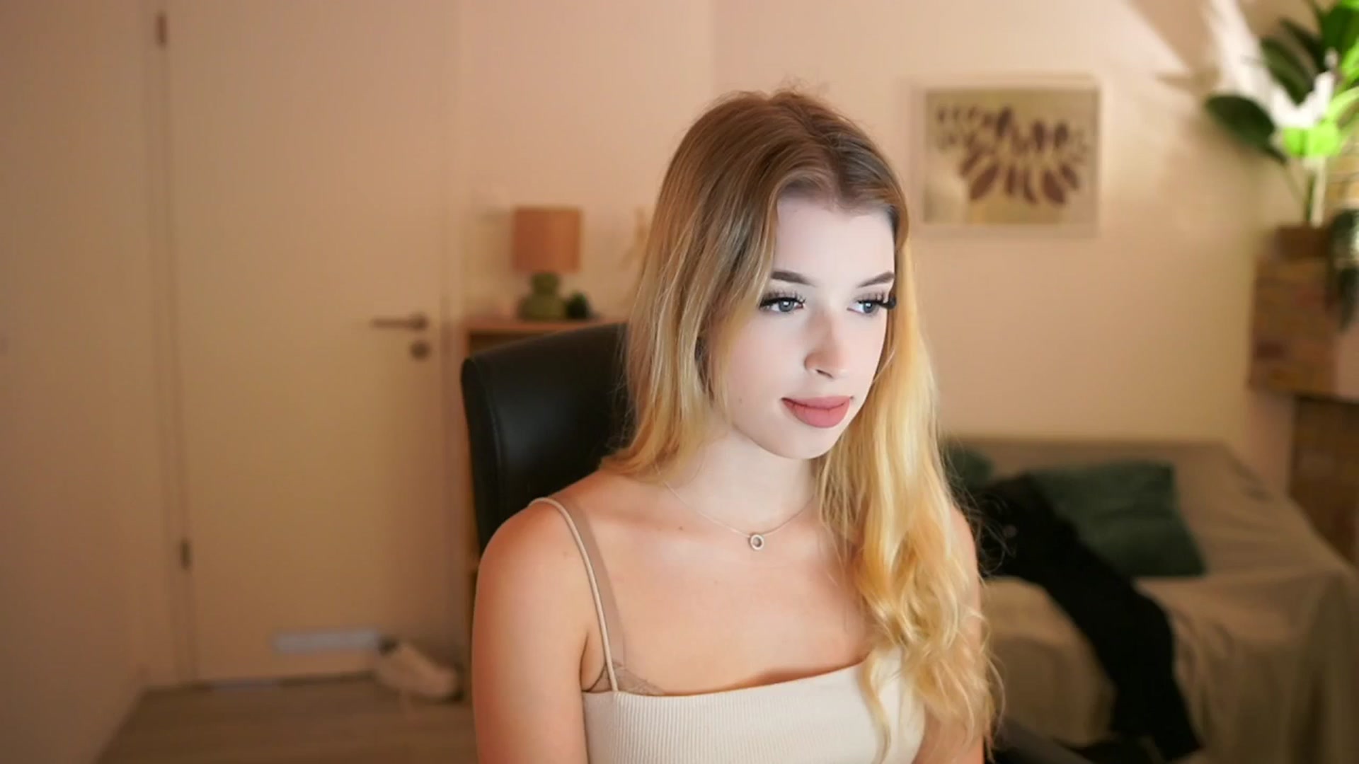 Gallery image thumbnail from Peachyliana's myfreecams stream on, 09/13/2025, 11:46 image 5 of 20