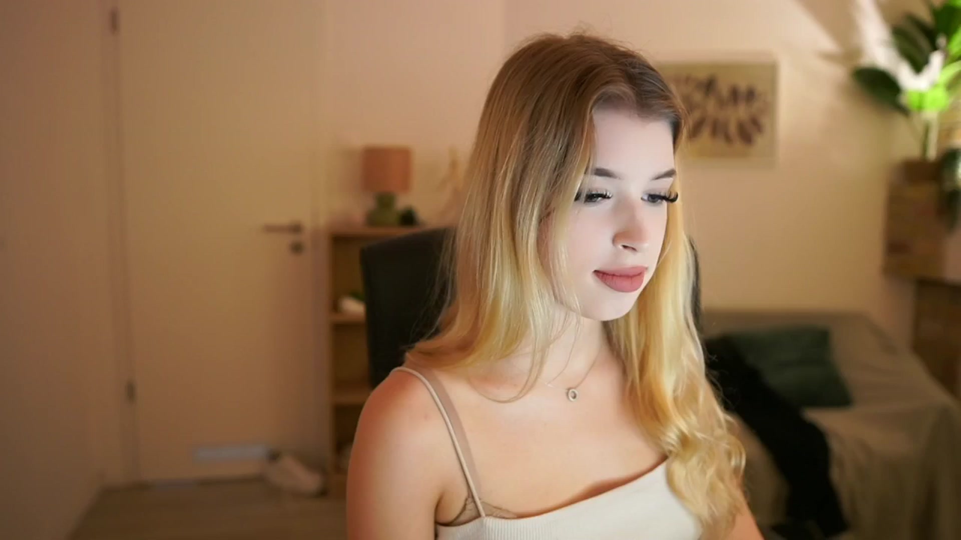 Gallery image thumbnail from Peachyliana's myfreecams stream on, 09/13/2025, 11:46 image 13 of 20
