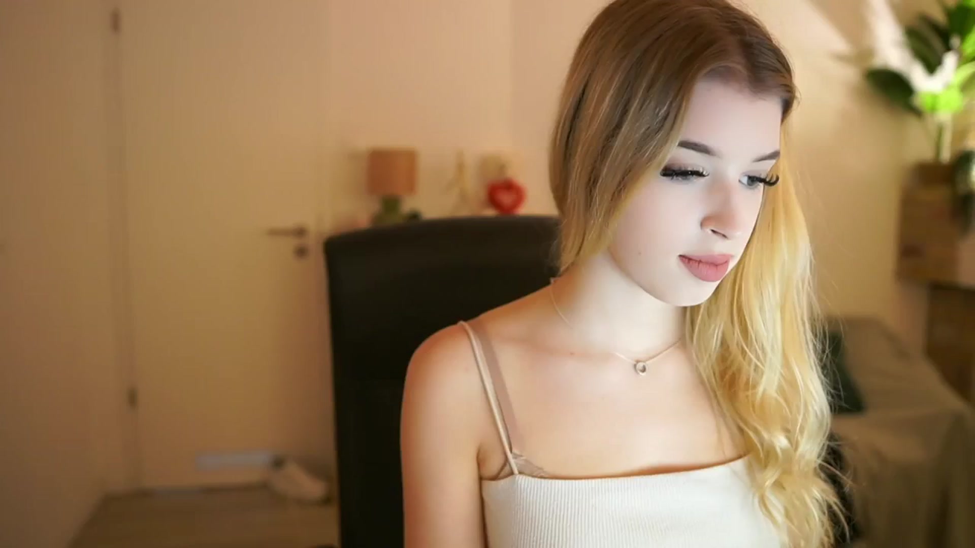 Gallery image thumbnail from Peachyliana's myfreecams stream on, 09/13/2025, 11:46 image 20 of 20