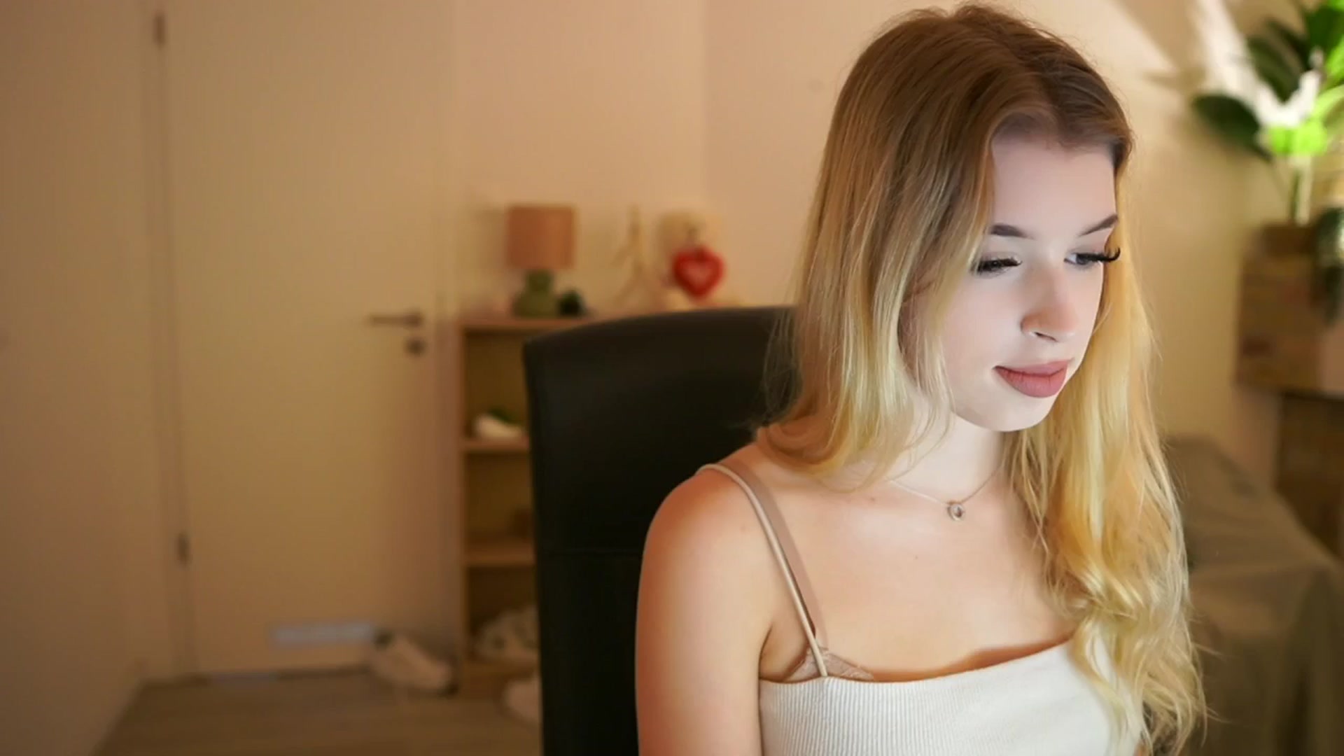 Gallery image thumbnail from Peachyliana's myfreecams stream on, 09/13/2025, 11:46 image 8 of 20