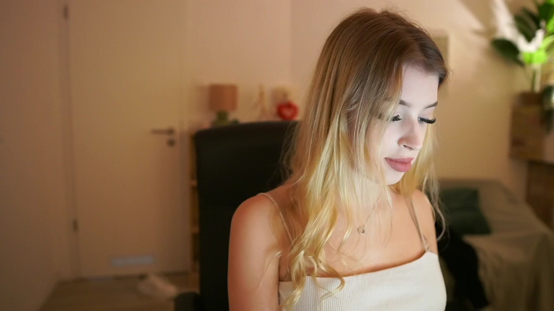 Gallery image thumbnail from Peachyliana's myfreecams stream on, 09/13/2025, 13:02 image 14 of 20