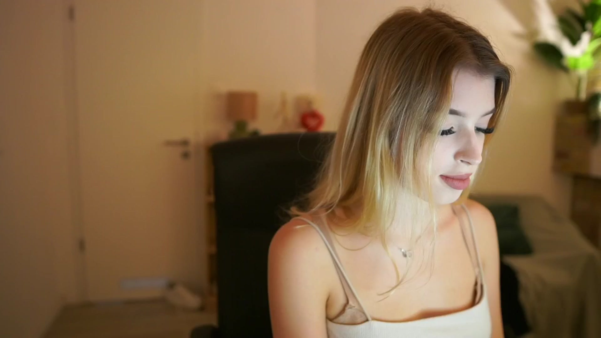 Gallery image thumbnail from Peachyliana's myfreecams stream on, 09/13/2025, 13:02 image 4 of 20