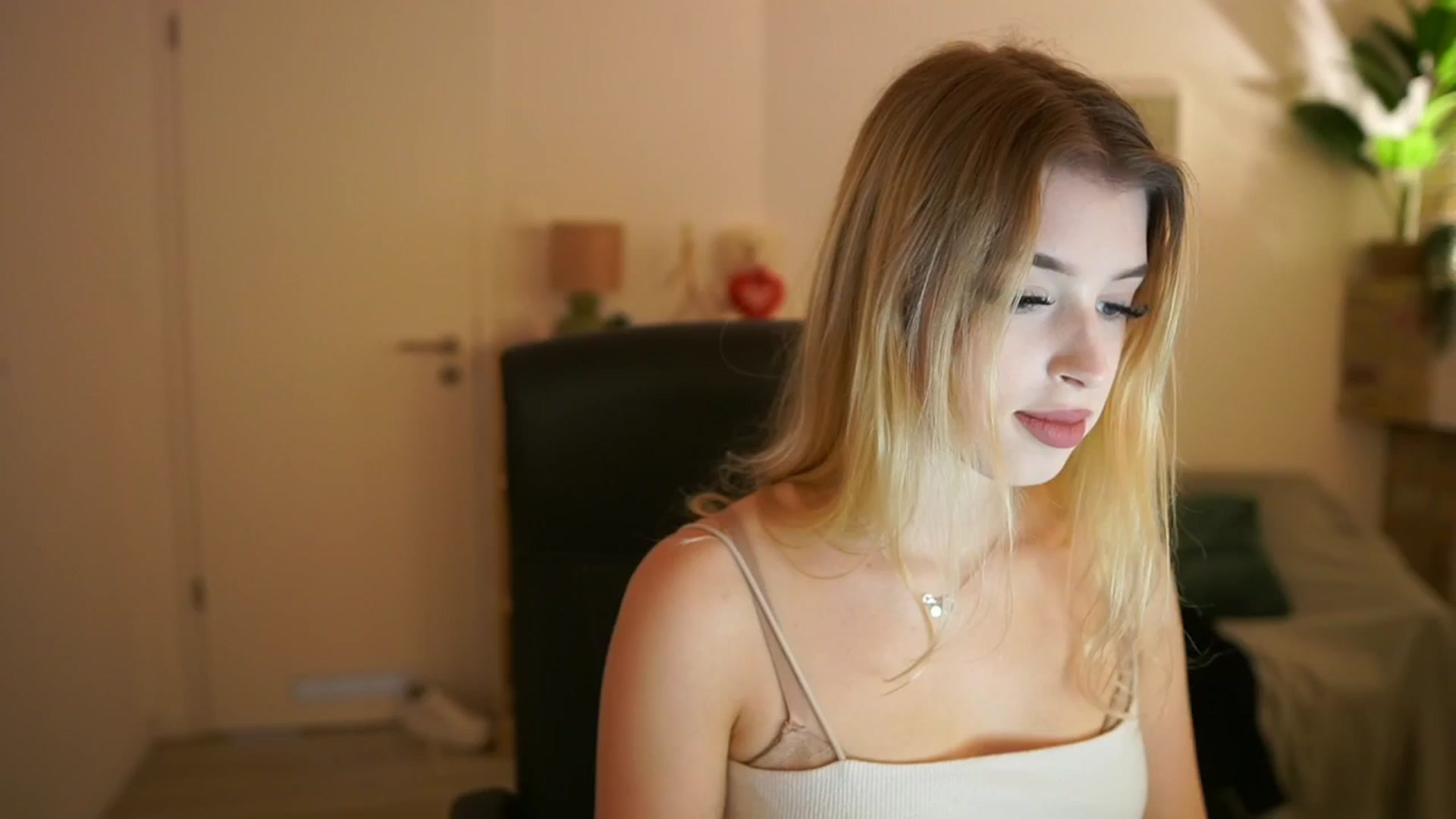 Gallery image thumbnail from Peachyliana's myfreecams stream on, 09/13/2025, 13:02 image 2 of 20