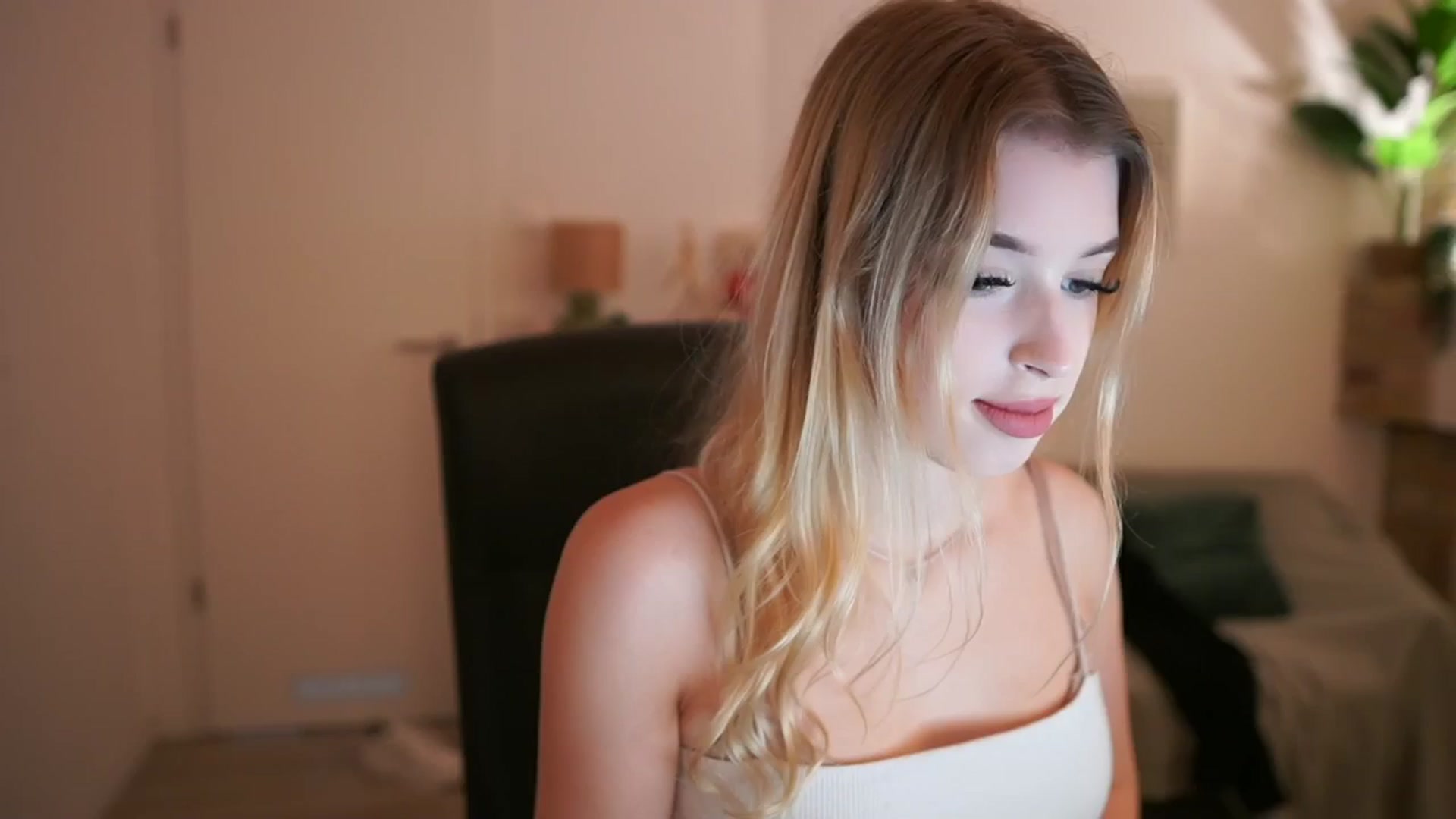 Gallery image thumbnail from Peachyliana's myfreecams stream on, 09/13/2025, 13:02 image 18 of 20