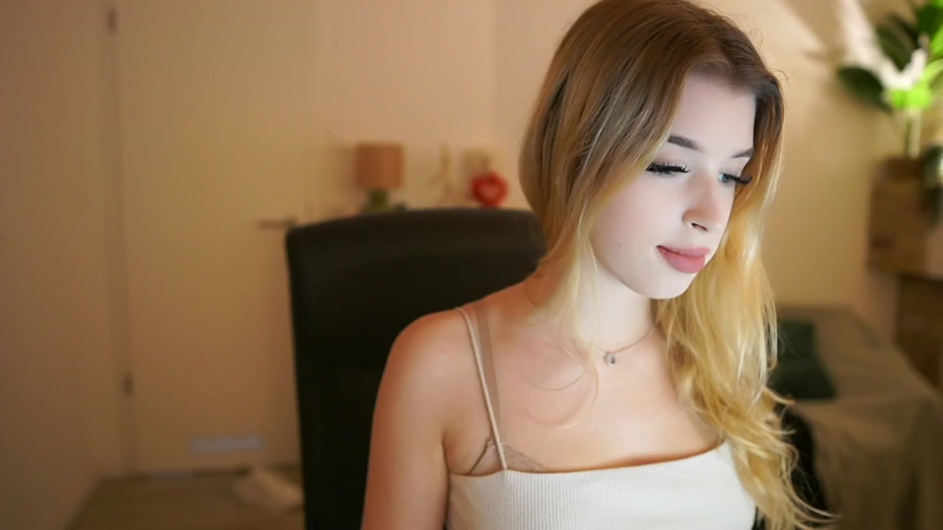 Gallery image thumbnail from Peachyliana's myfreecams stream on, 09/13/2025, 13:02 image 20 of 20