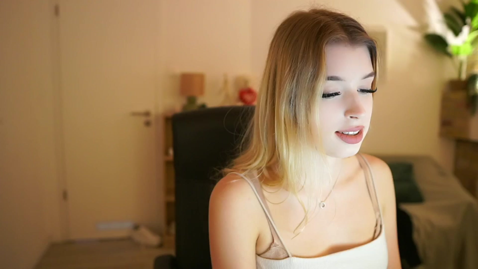 Gallery image thumbnail from Peachyliana's myfreecams stream on, 09/13/2025, 13:02 image 7 of 20