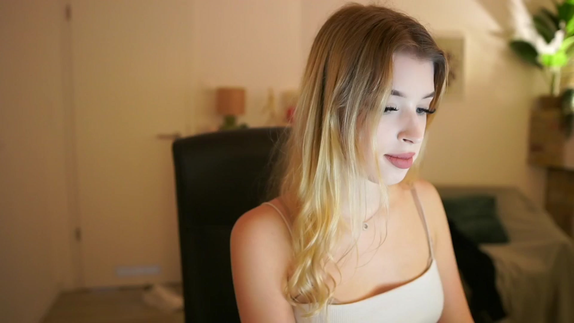 Gallery image thumbnail from Peachyliana's myfreecams stream on, 09/13/2025, 13:02 image 19 of 20