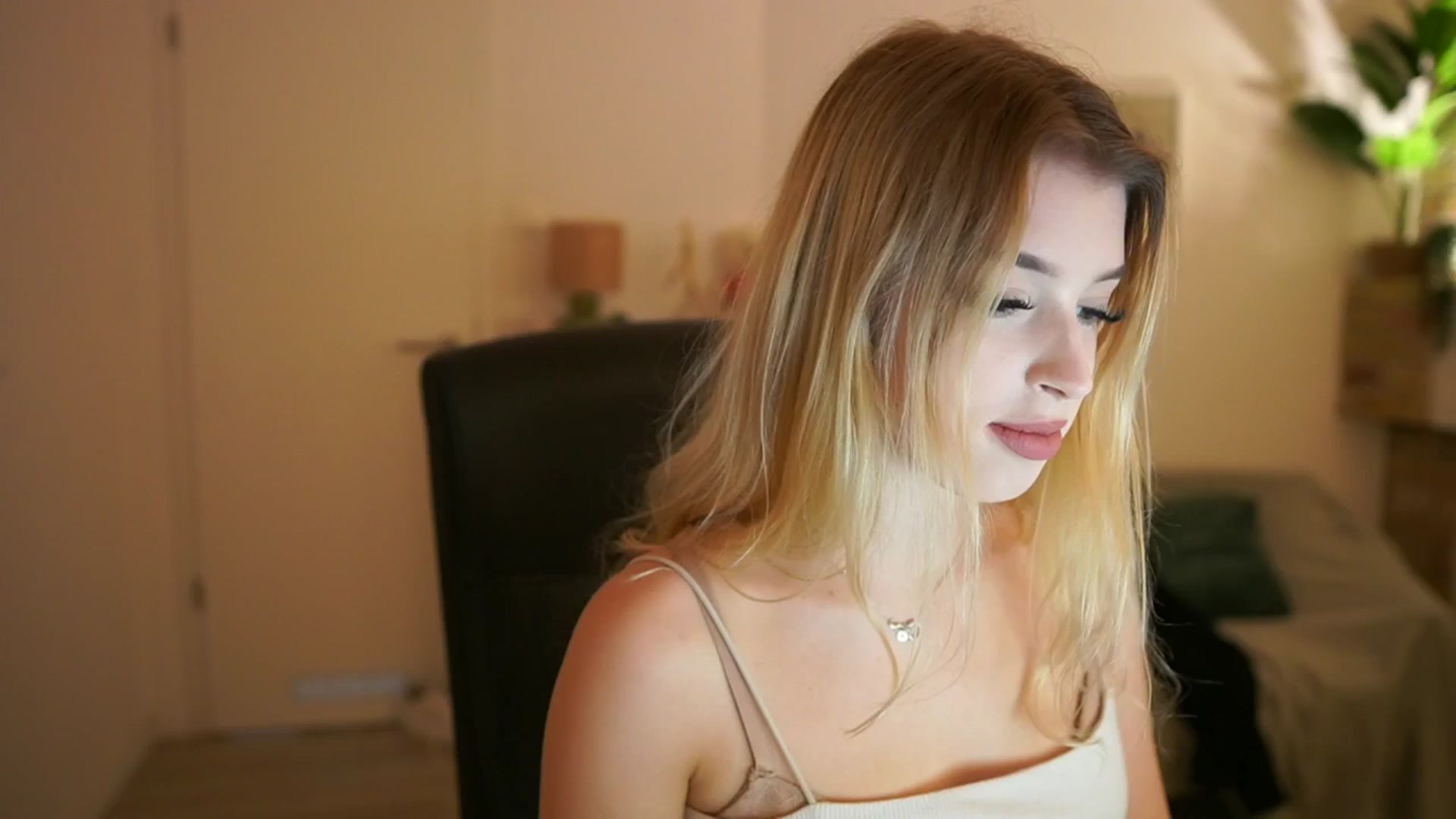 Gallery image thumbnail from Peachyliana's myfreecams stream on, 09/13/2025, 13:02 image 1 of 20