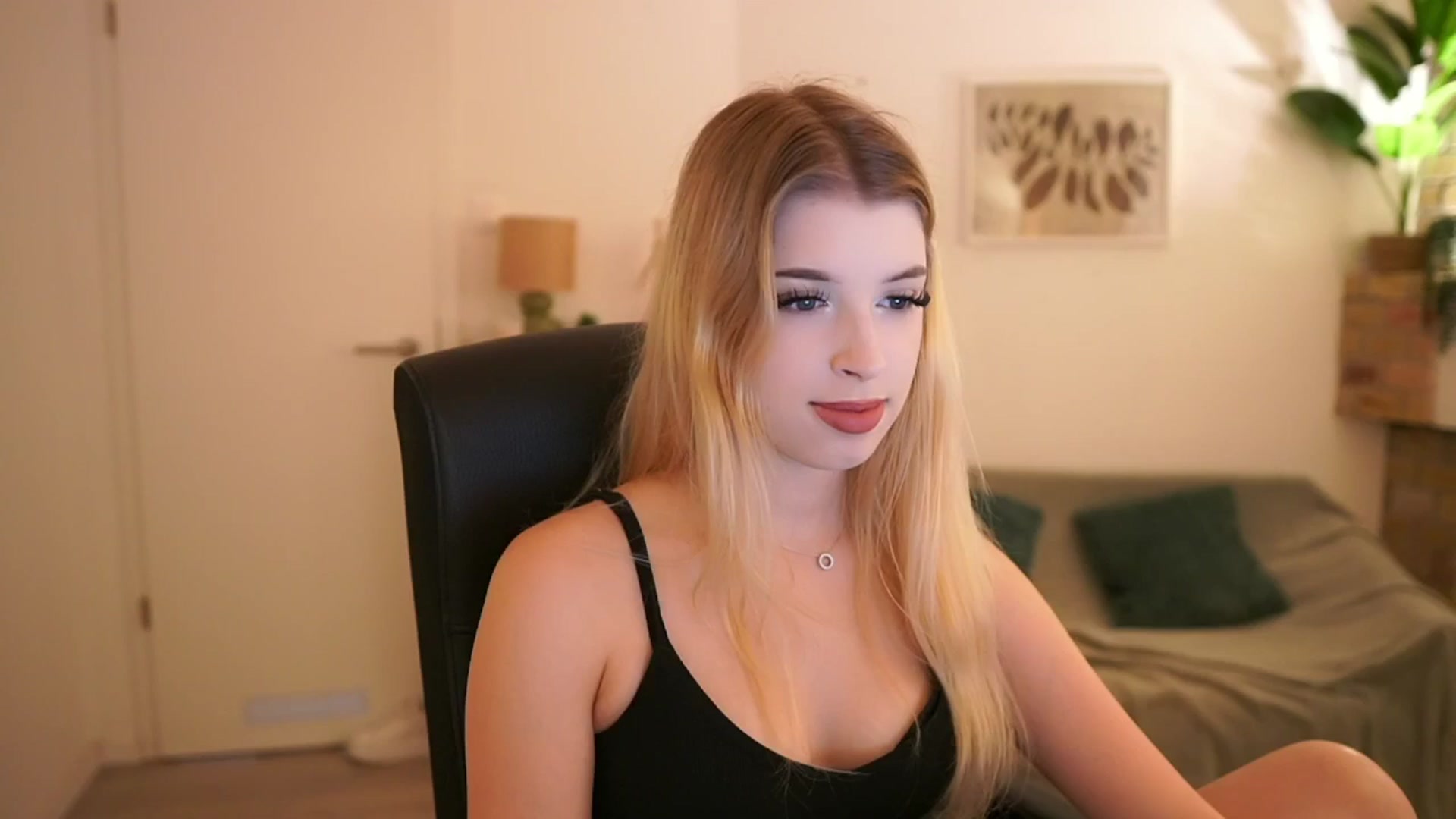 Gallery image thumbnail from Peachyliana's myfreecams stream on, 09/16/2025, 09:47 image 3 of 20