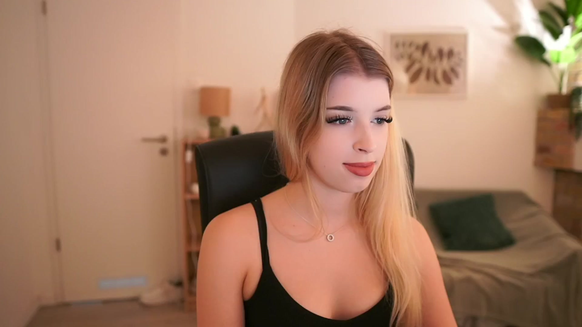 Gallery image thumbnail from Peachyliana's myfreecams stream on, 09/16/2025, 12:33 image 20 of 20