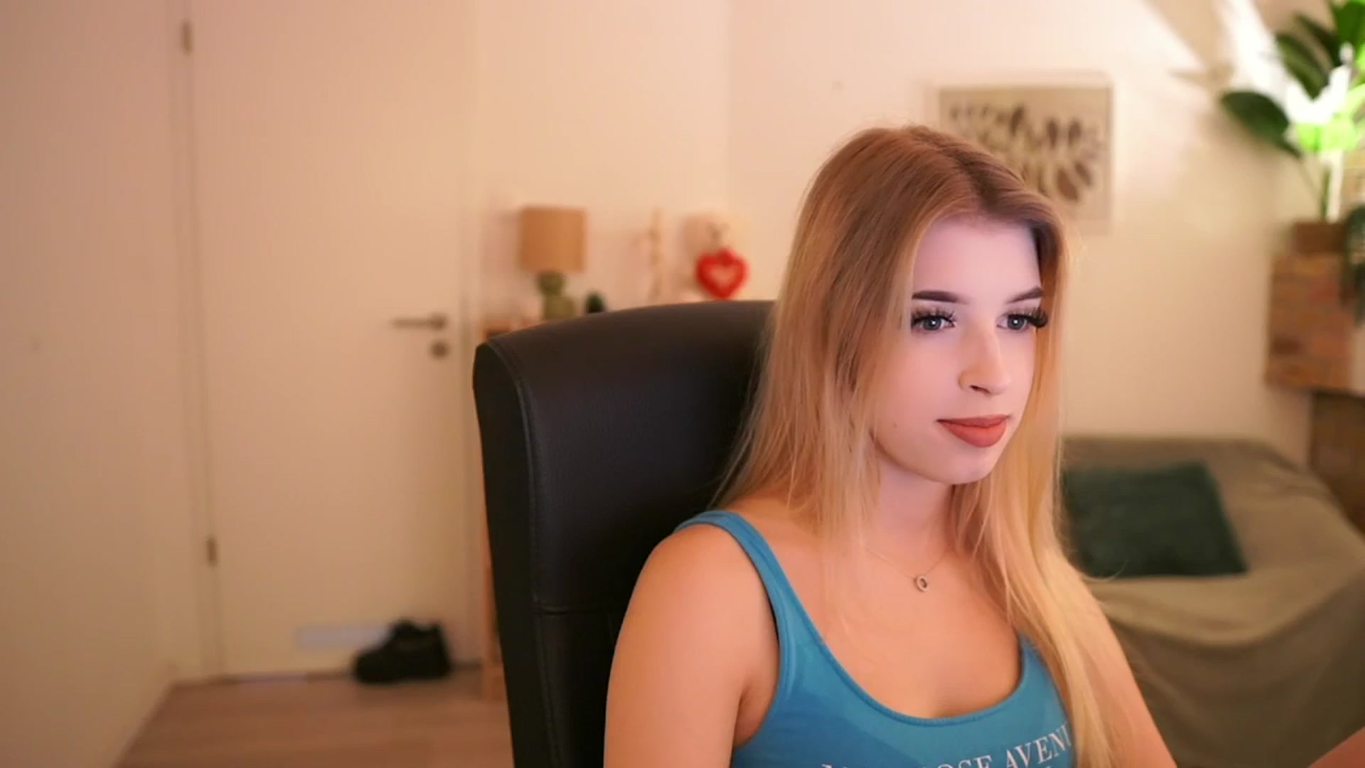 Gallery image thumbnail from Peachyliana's myfreecams stream on, 09/21/2025, 08:47 image 10 of 20
