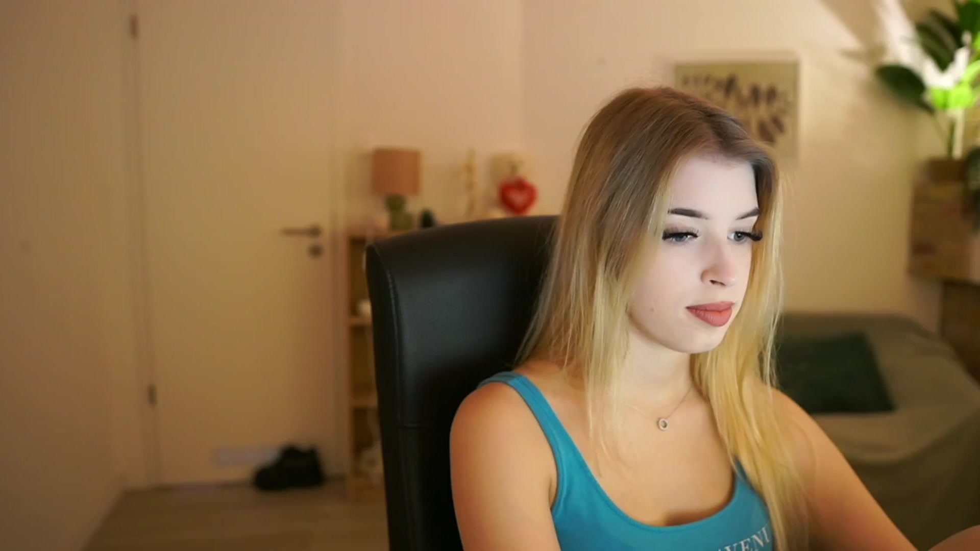 Gallery image thumbnail from Peachyliana's myfreecams stream on, 09/21/2025, 08:47 image 1 of 20