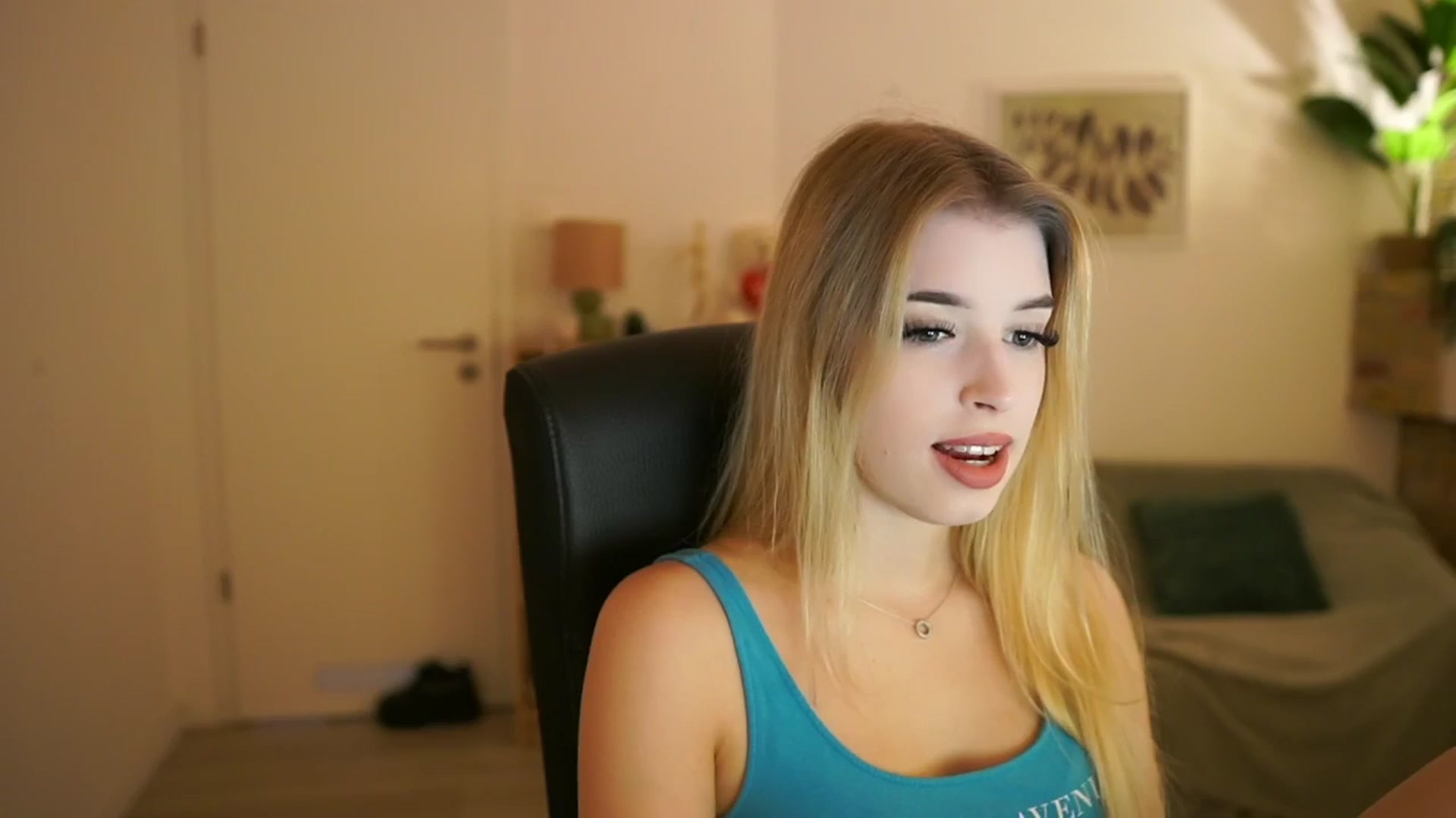 Gallery image thumbnail from Peachyliana's myfreecams stream on, 09/21/2025, 08:47 image 2 of 20