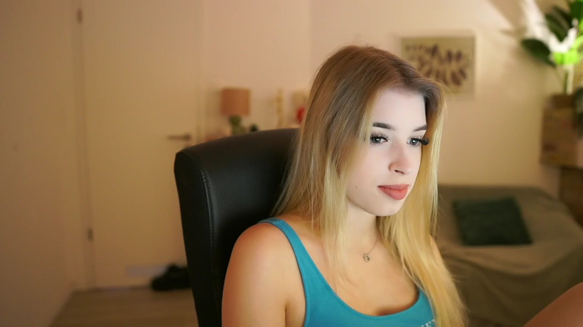 Gallery image thumbnail from Peachyliana's myfreecams stream on, 09/21/2025, 08:47 image 7 of 20