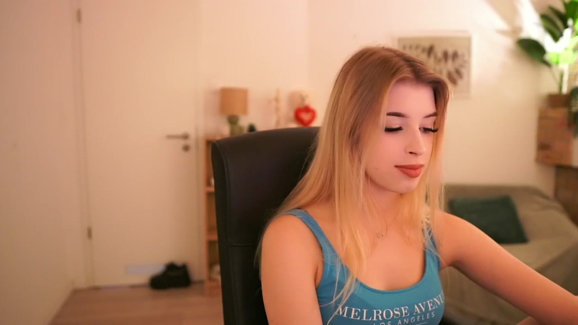 Gallery image thumbnail from Peachyliana's myfreecams stream on, 09/21/2025, 08:47 image 19 of 20