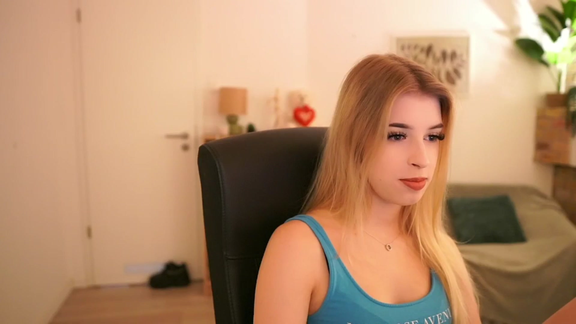 Gallery image thumbnail from Peachyliana's myfreecams stream on, 09/21/2025, 08:47 image 9 of 20
