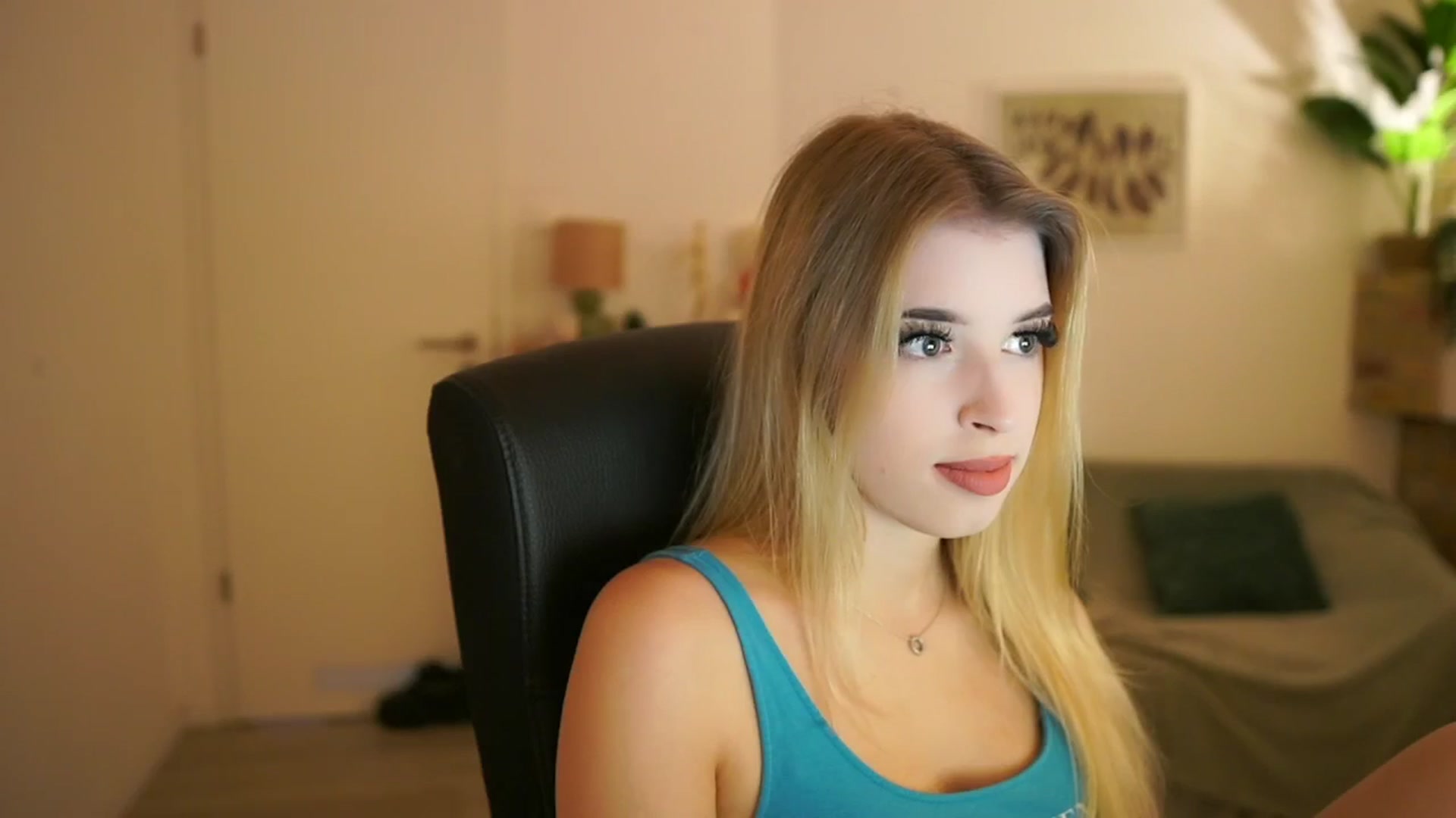 Gallery image thumbnail from Peachyliana's myfreecams stream on, 09/21/2025, 08:47 image 5 of 20