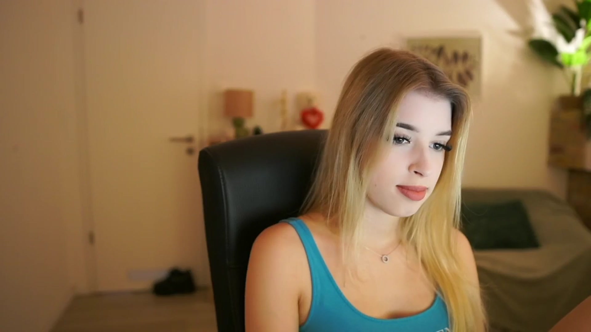 Gallery image thumbnail from Peachyliana's myfreecams stream on, 09/21/2025, 08:47 image 8 of 20