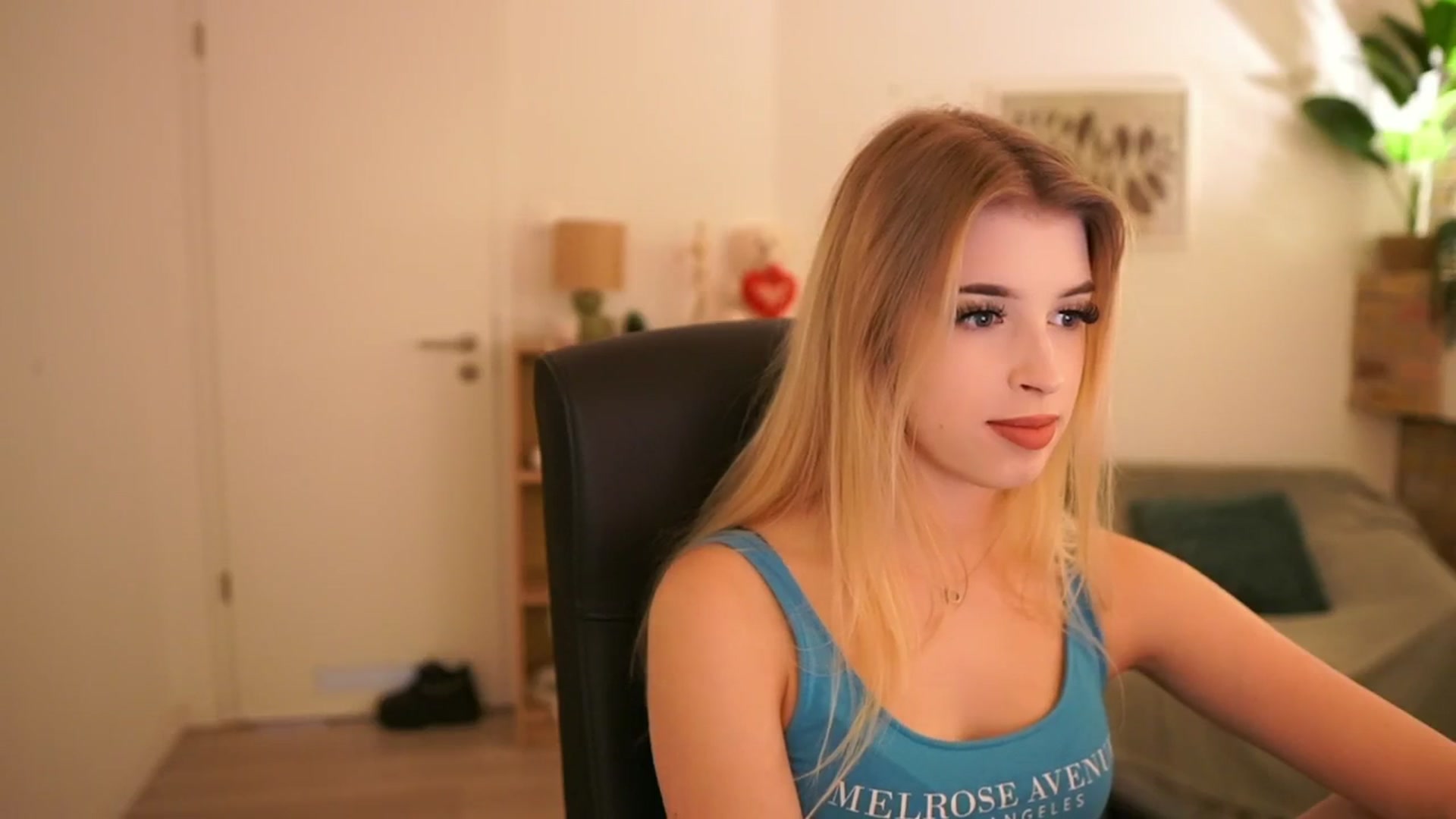 Gallery image thumbnail from Peachyliana's myfreecams stream on, 09/21/2025, 08:47 image 18 of 20