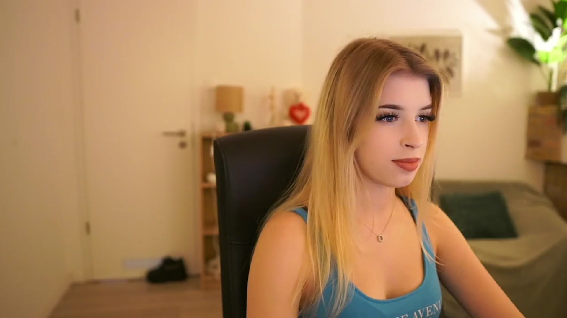 Gallery image thumbnail from Peachyliana's myfreecams stream on, 09/21/2025, 09:23 image 6 of 20