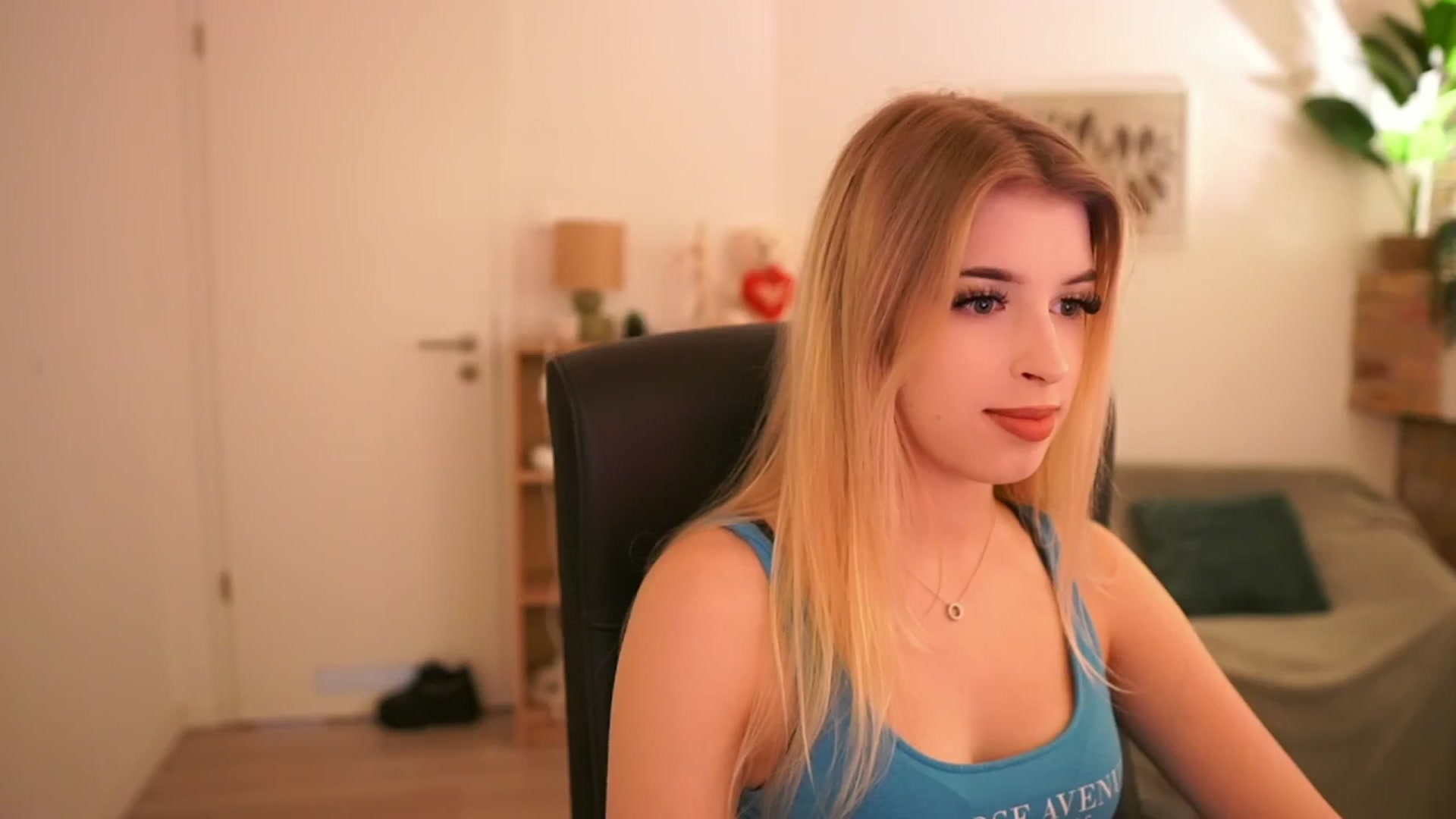 Gallery image thumbnail from Peachyliana's myfreecams stream on, 09/21/2025, 09:23 image 9 of 20