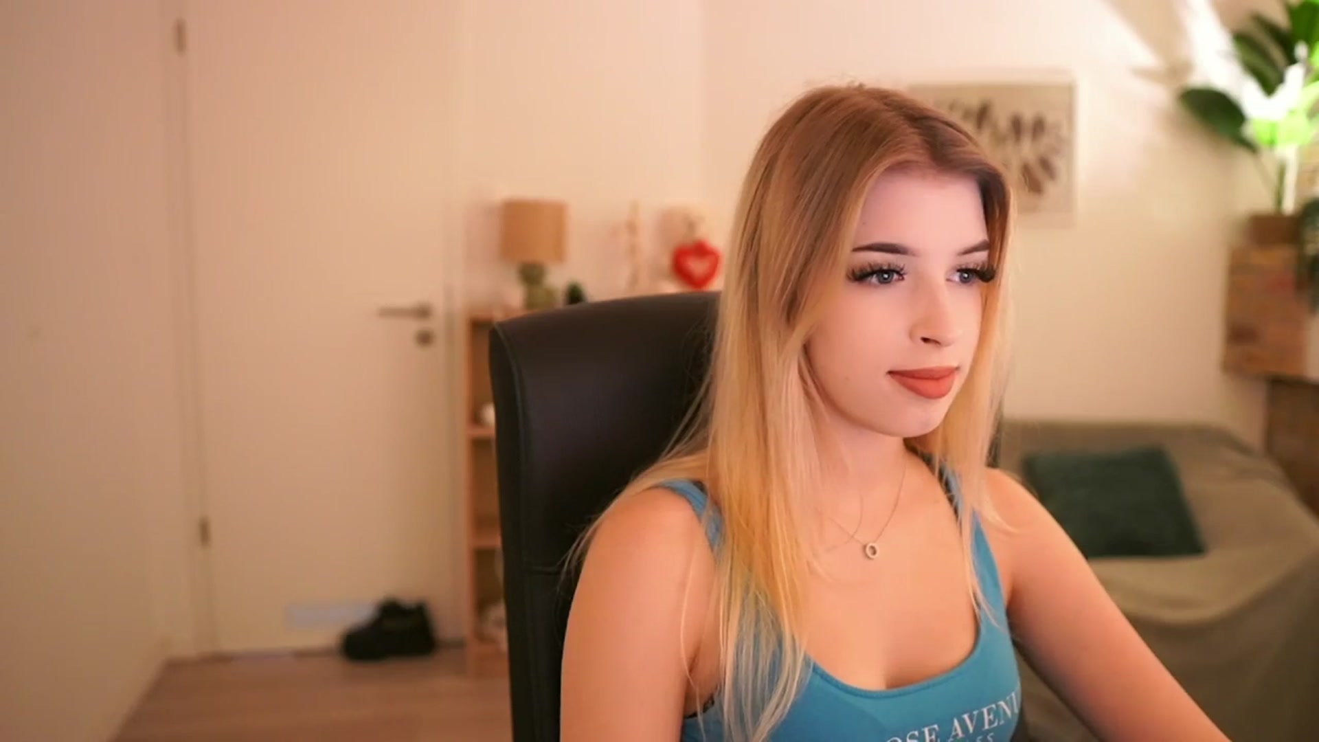 Gallery image thumbnail from Peachyliana's myfreecams stream on, 09/21/2025, 09:23 image 11 of 20