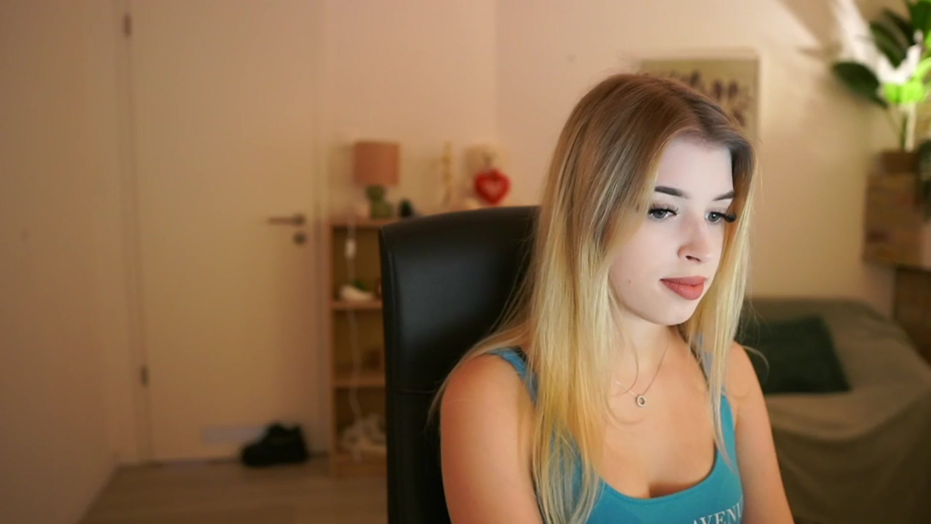 Gallery image thumbnail from Peachyliana's myfreecams stream on, 09/21/2025, 09:23 image 17 of 20
