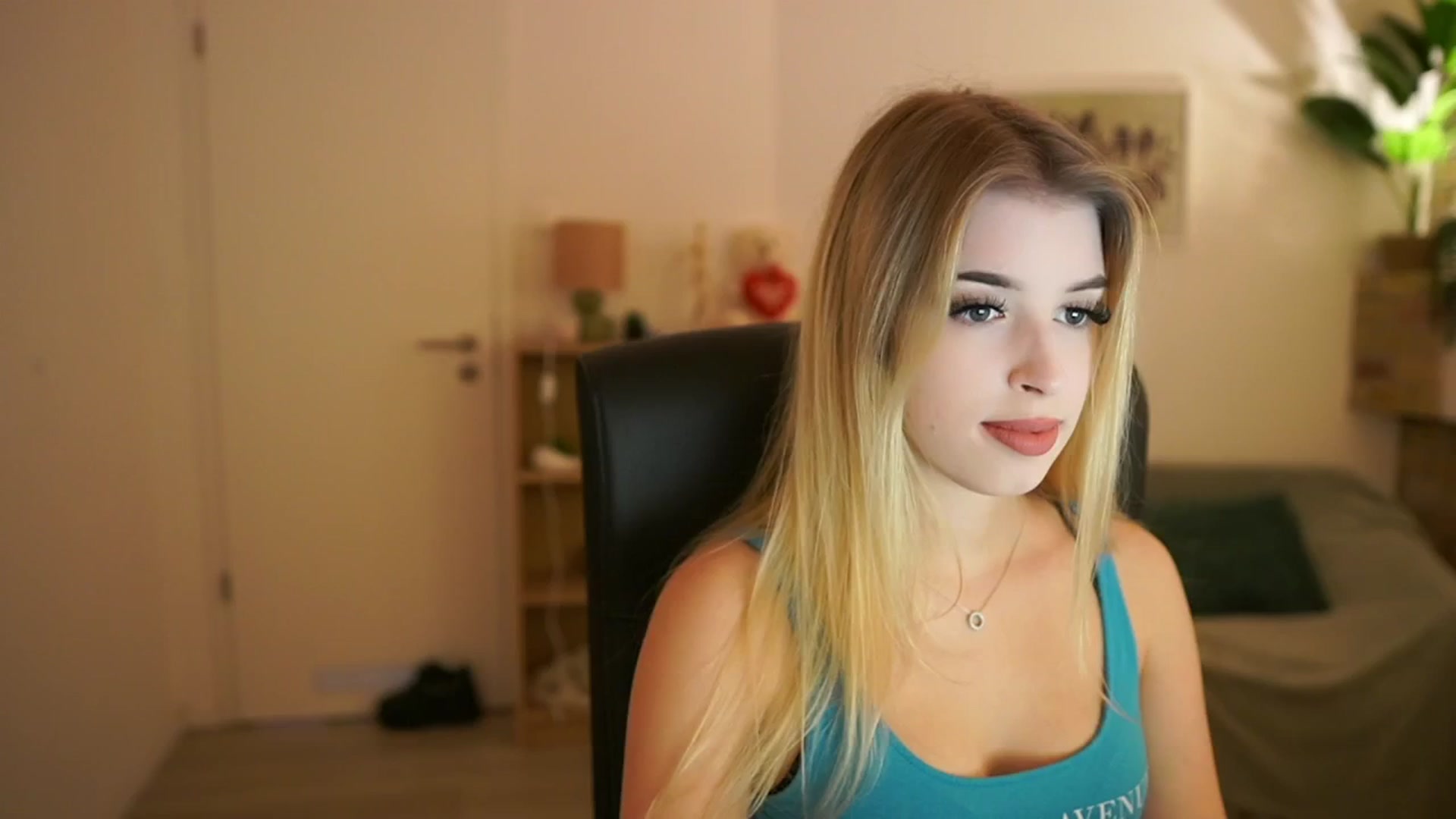 Gallery image thumbnail from Peachyliana's myfreecams stream on, 09/21/2025, 09:23 image 1 of 20