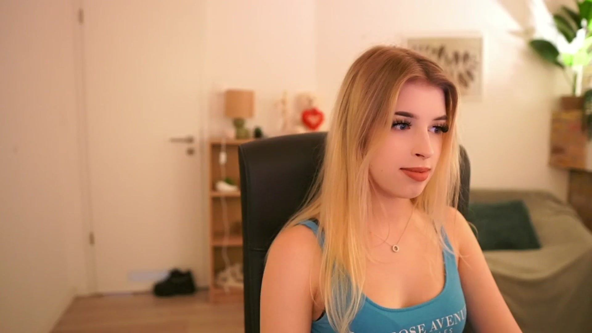 Gallery image thumbnail from Peachyliana's myfreecams stream on, 09/21/2025, 09:23 image 19 of 20