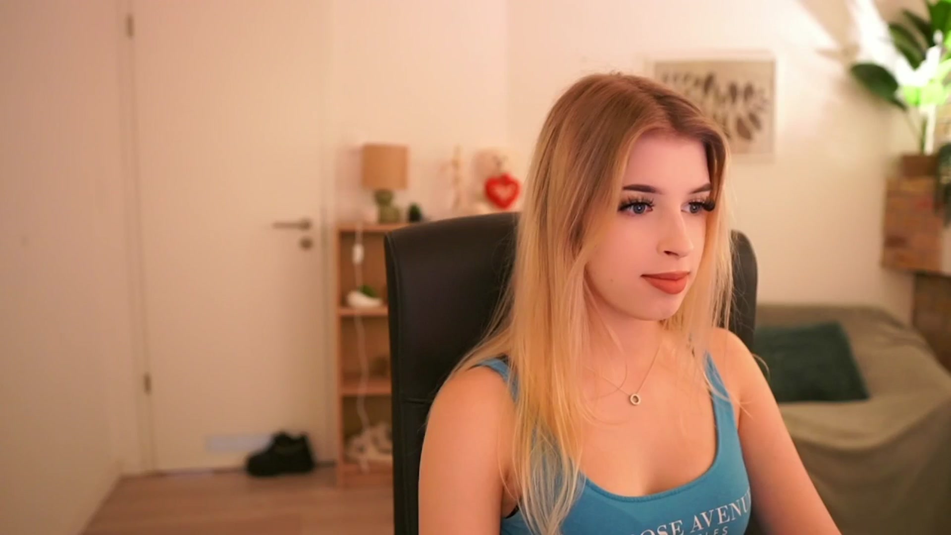 Gallery image thumbnail from Peachyliana's myfreecams stream on, 09/21/2025, 09:23 image 18 of 20