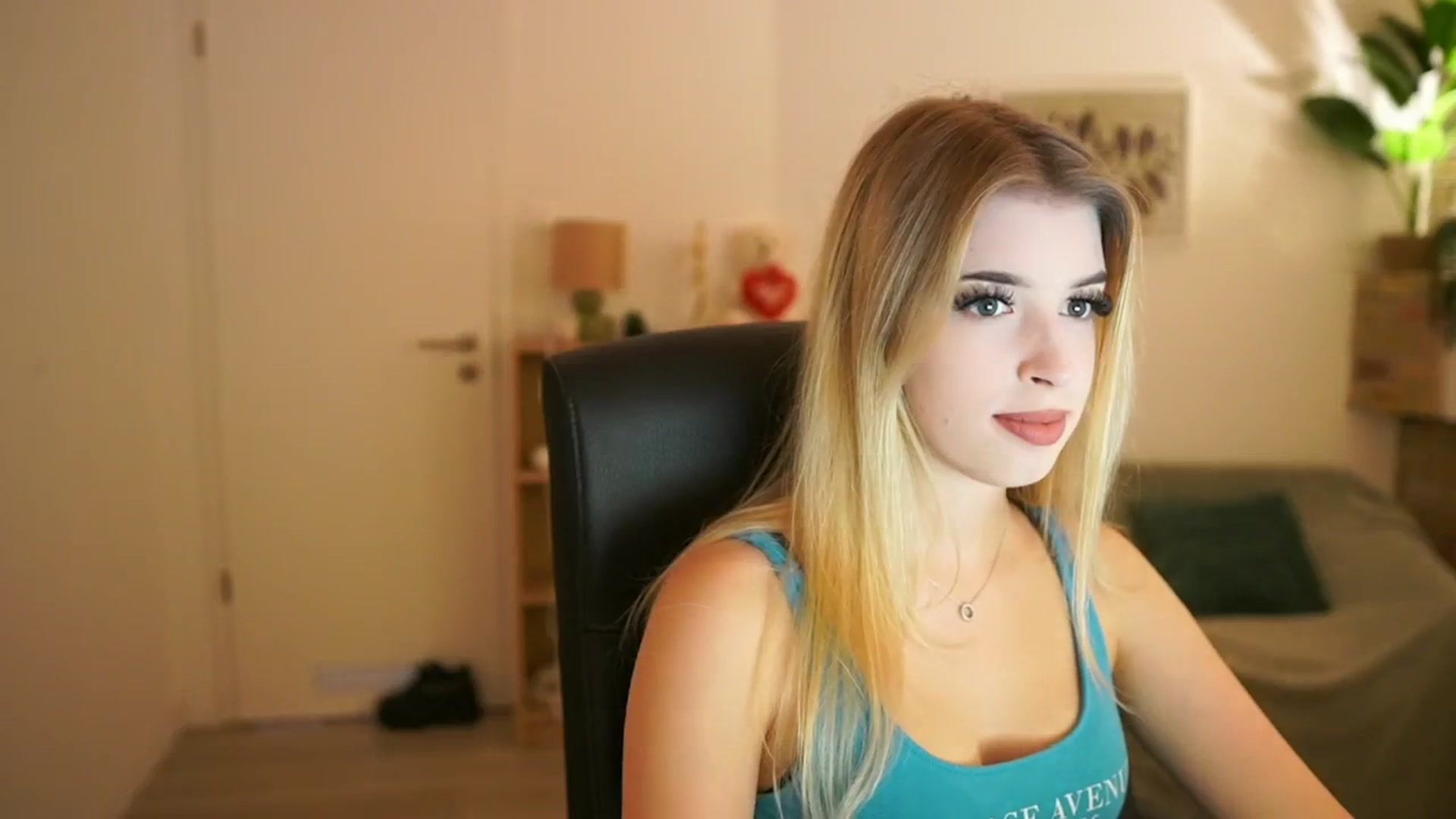 Gallery image thumbnail from Peachyliana's myfreecams stream on, 09/21/2025, 09:23 image 14 of 20
