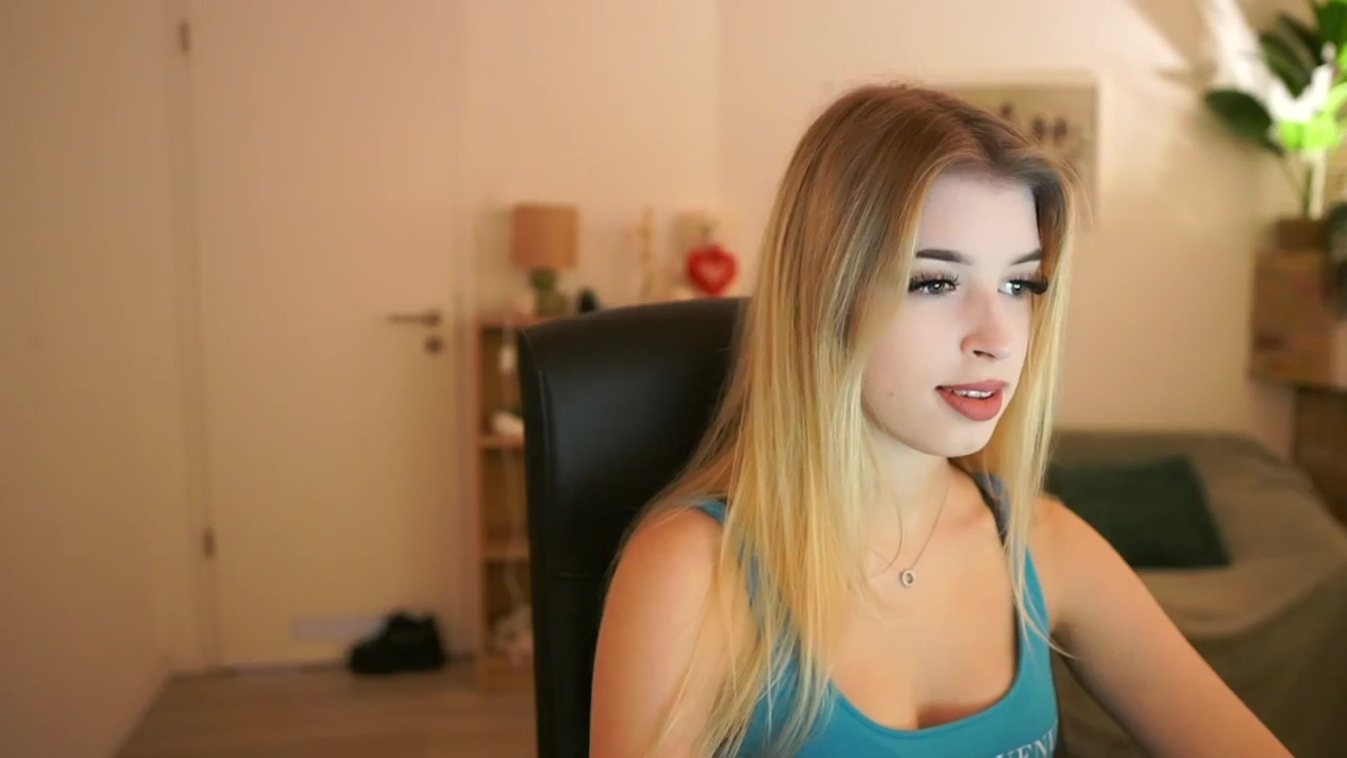 Gallery image thumbnail from Peachyliana's myfreecams stream on, 09/21/2025, 09:23 image 2 of 20