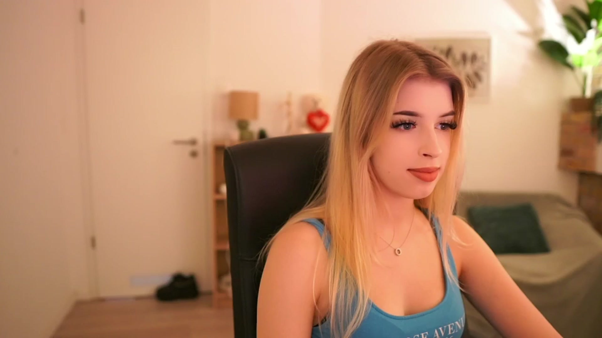 Gallery image thumbnail from Peachyliana's myfreecams stream on, 09/21/2025, 09:23 image 12 of 20