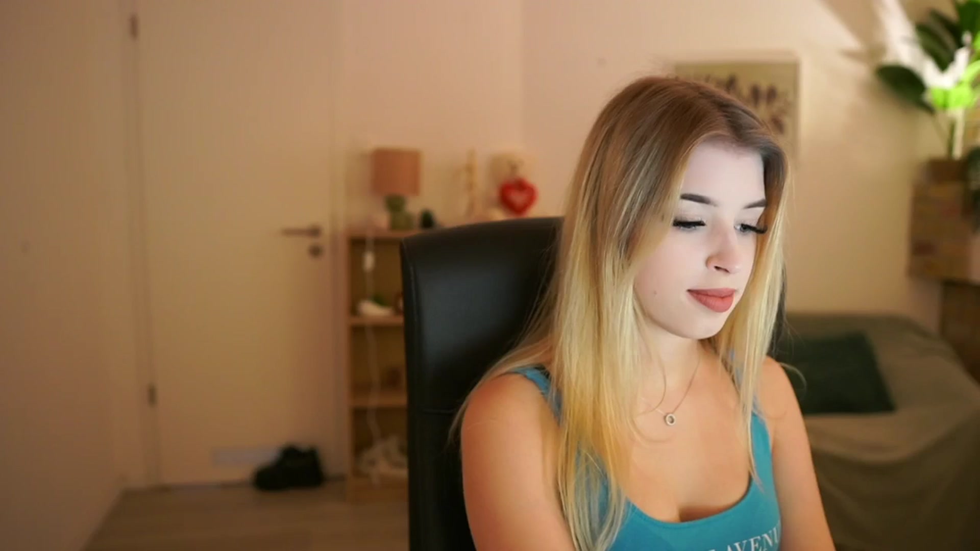 Gallery image thumbnail from Peachyliana's myfreecams stream on, 09/21/2025, 09:23 image 16 of 20