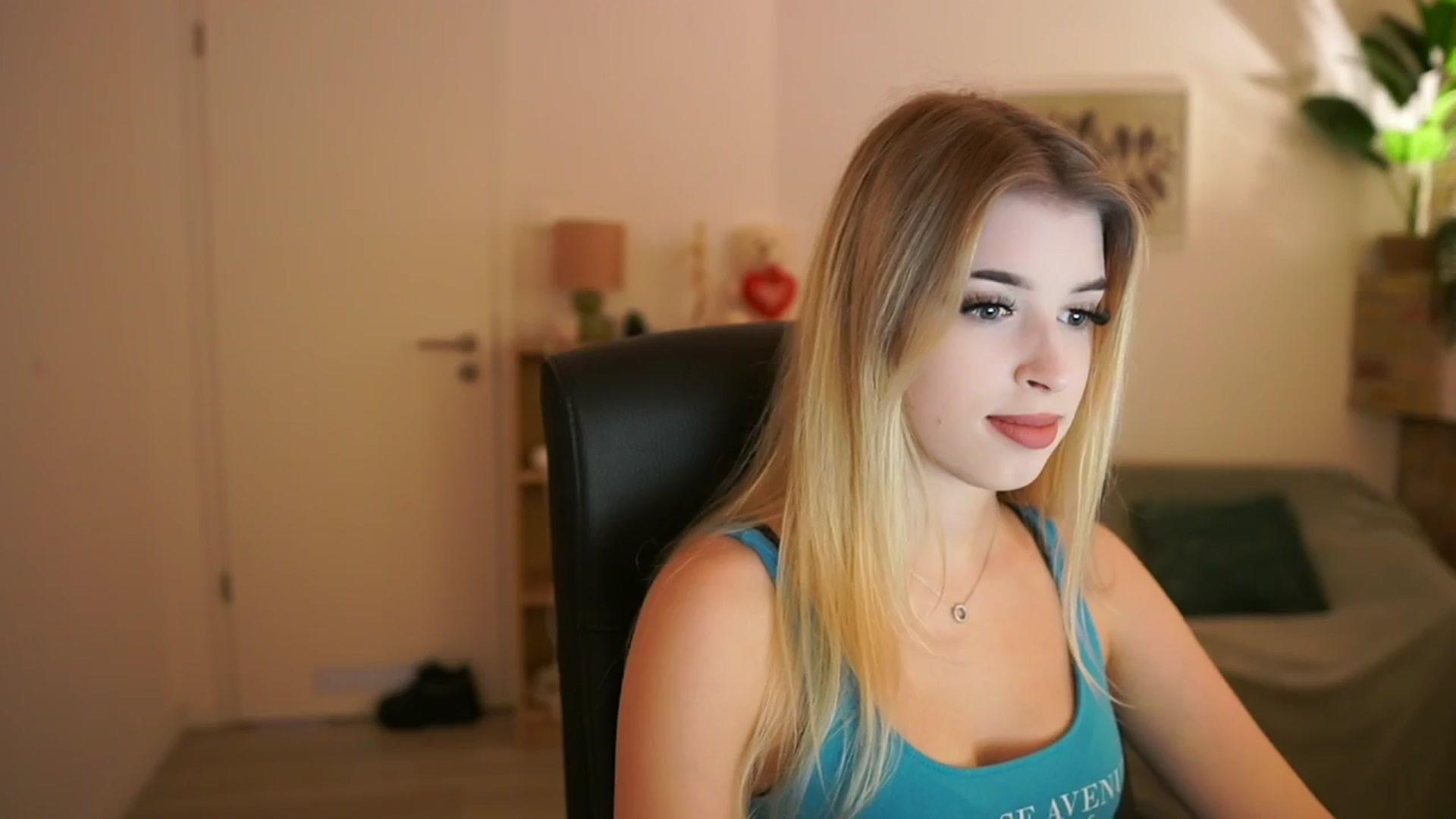 Gallery image thumbnail from Peachyliana's myfreecams stream on, 09/21/2025, 09:23 image 10 of 20