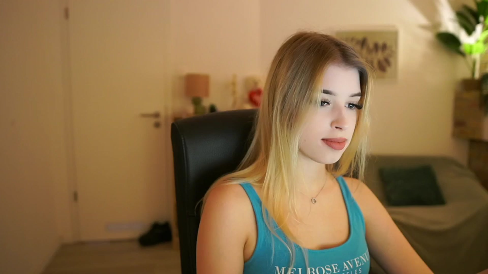 Gallery image thumbnail from Peachyliana's myfreecams stream on, 09/21/2025, 13:03 image 1 of 20