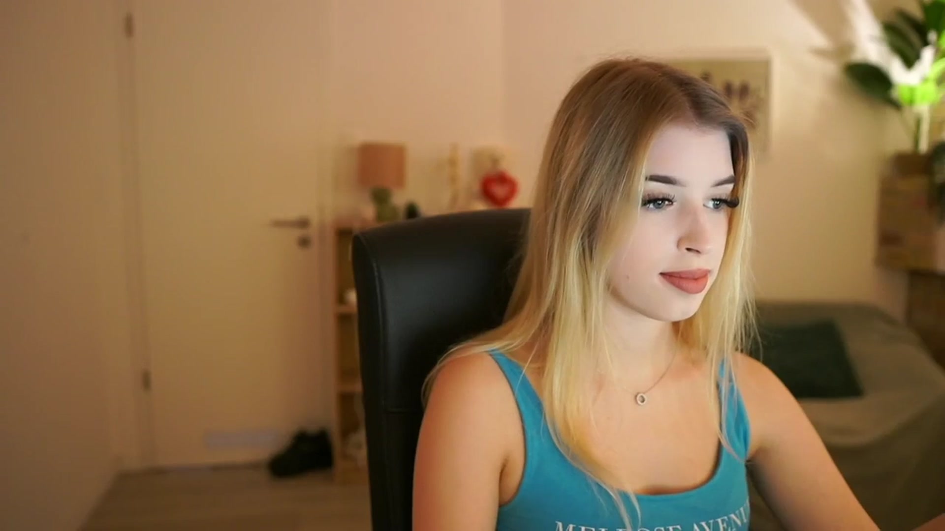 Gallery image thumbnail from Peachyliana's myfreecams stream on, 09/21/2025, 13:03 image 3 of 20
